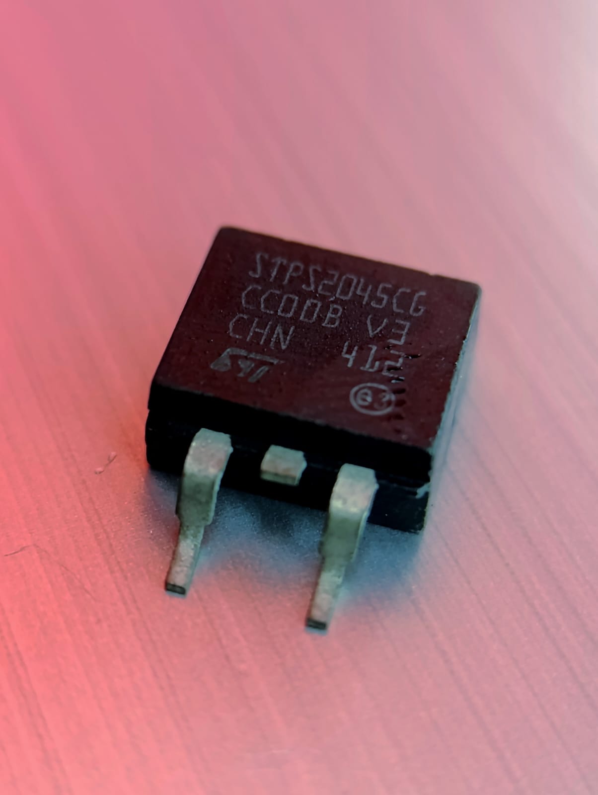 Diodo Schottky dual – STPS2045CG