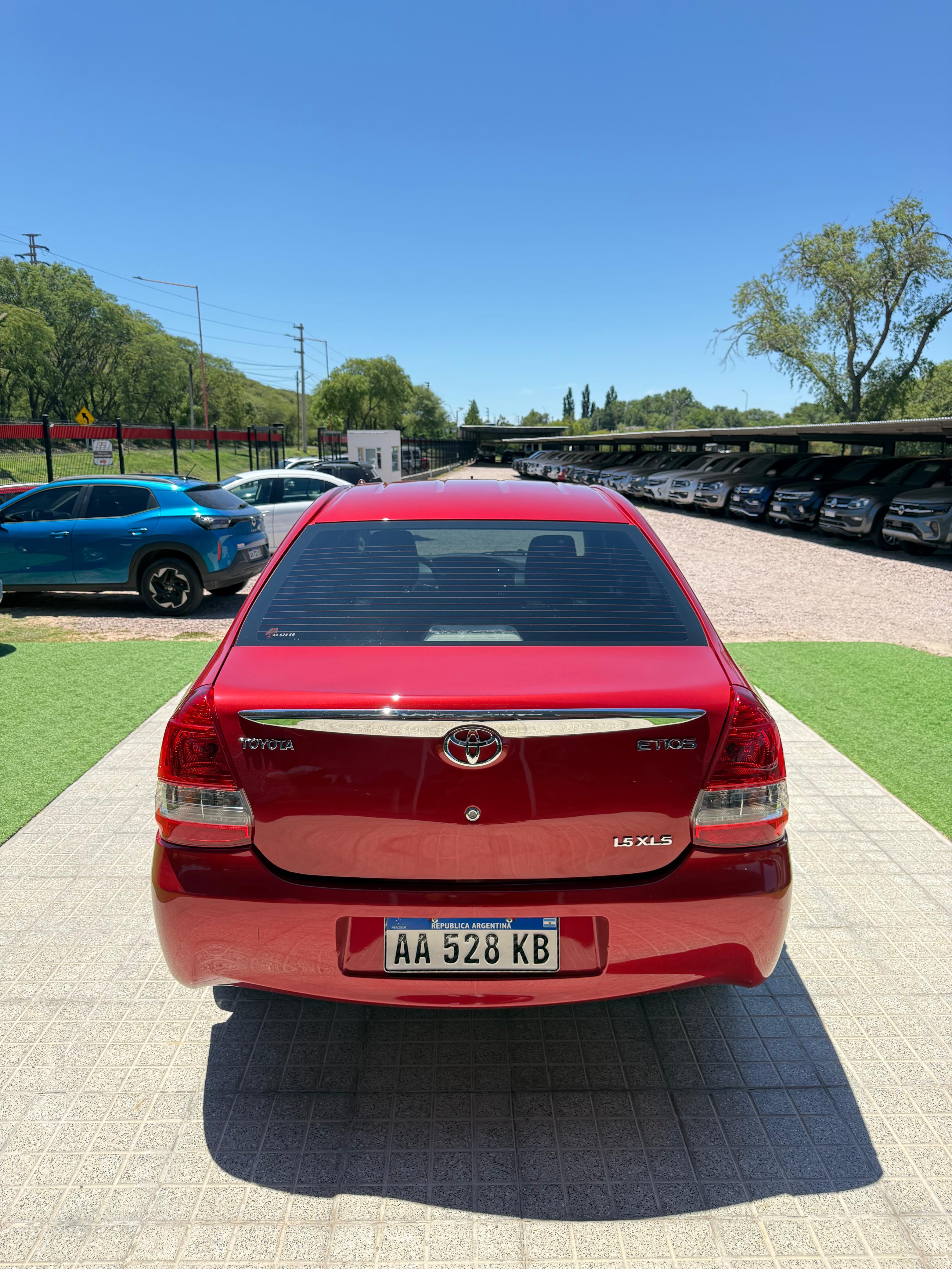 Toyota Etios XLS 5M/T 