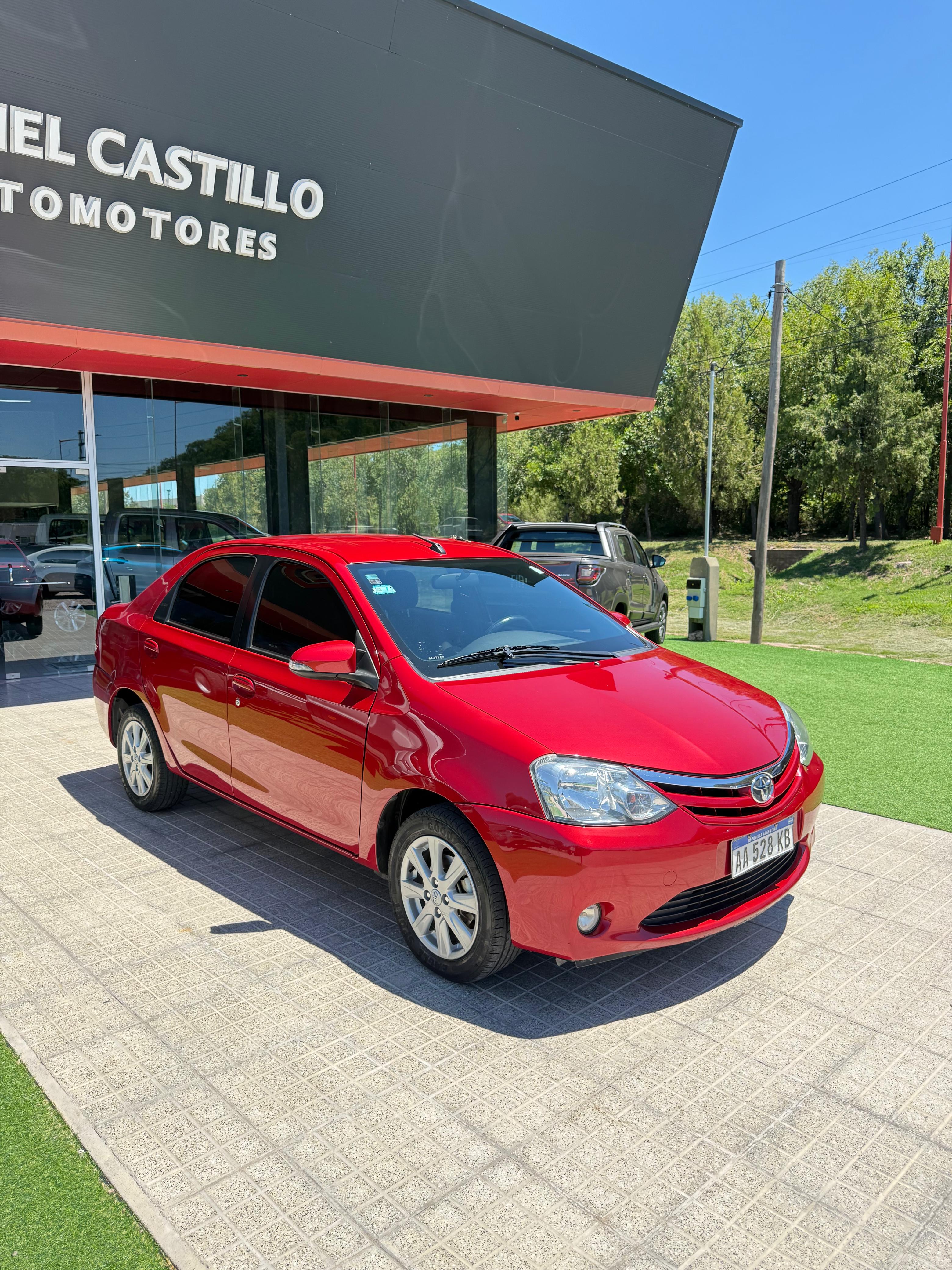 Toyota Etios XLS 5M/T 