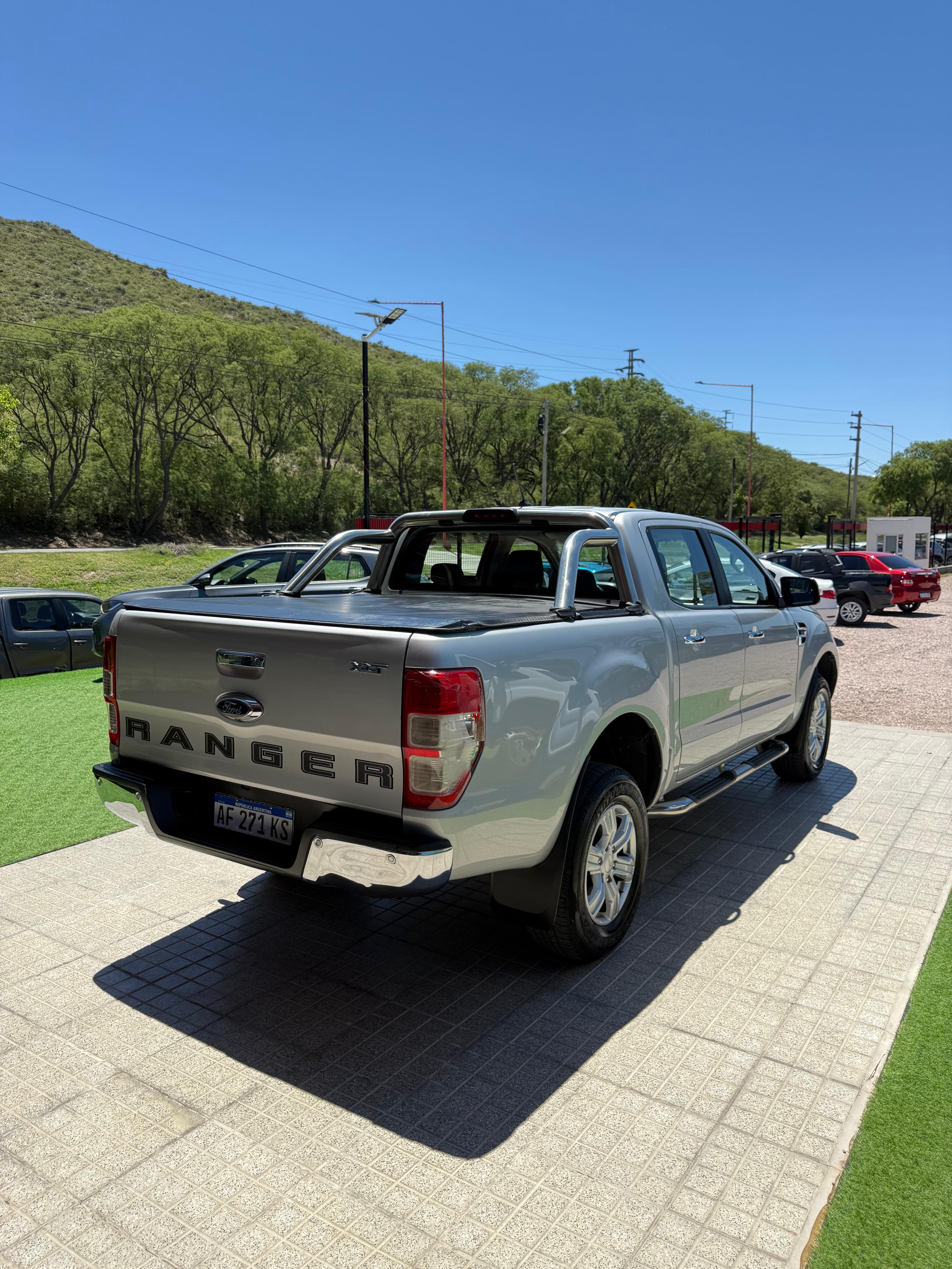 Ford Ranger XLT 2.5  6M/T 4x2