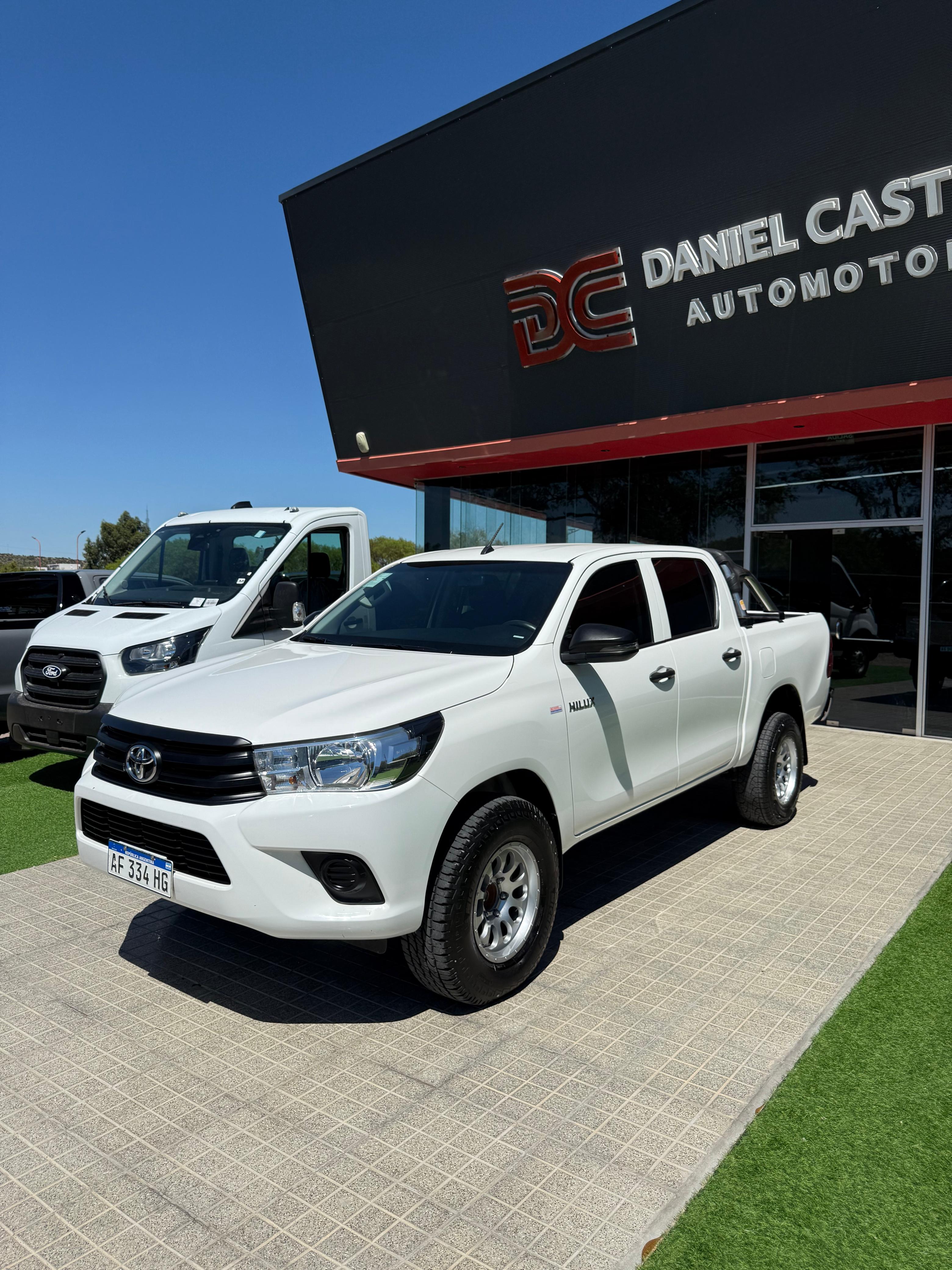 Toyota Hilux DX 2.4 6M/T 4X2