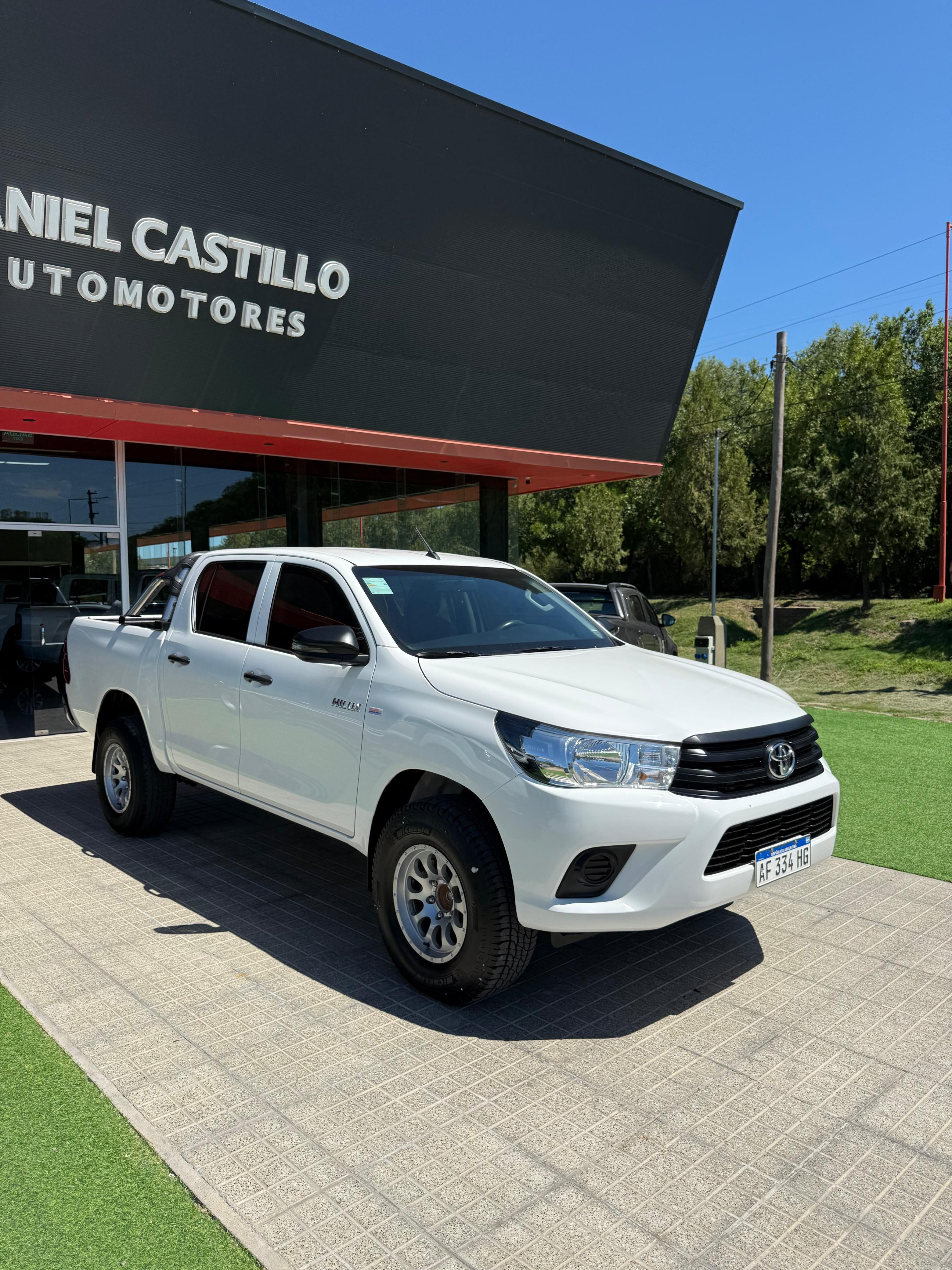 Toyota Hilux DX 2.4 6M/T 4X2