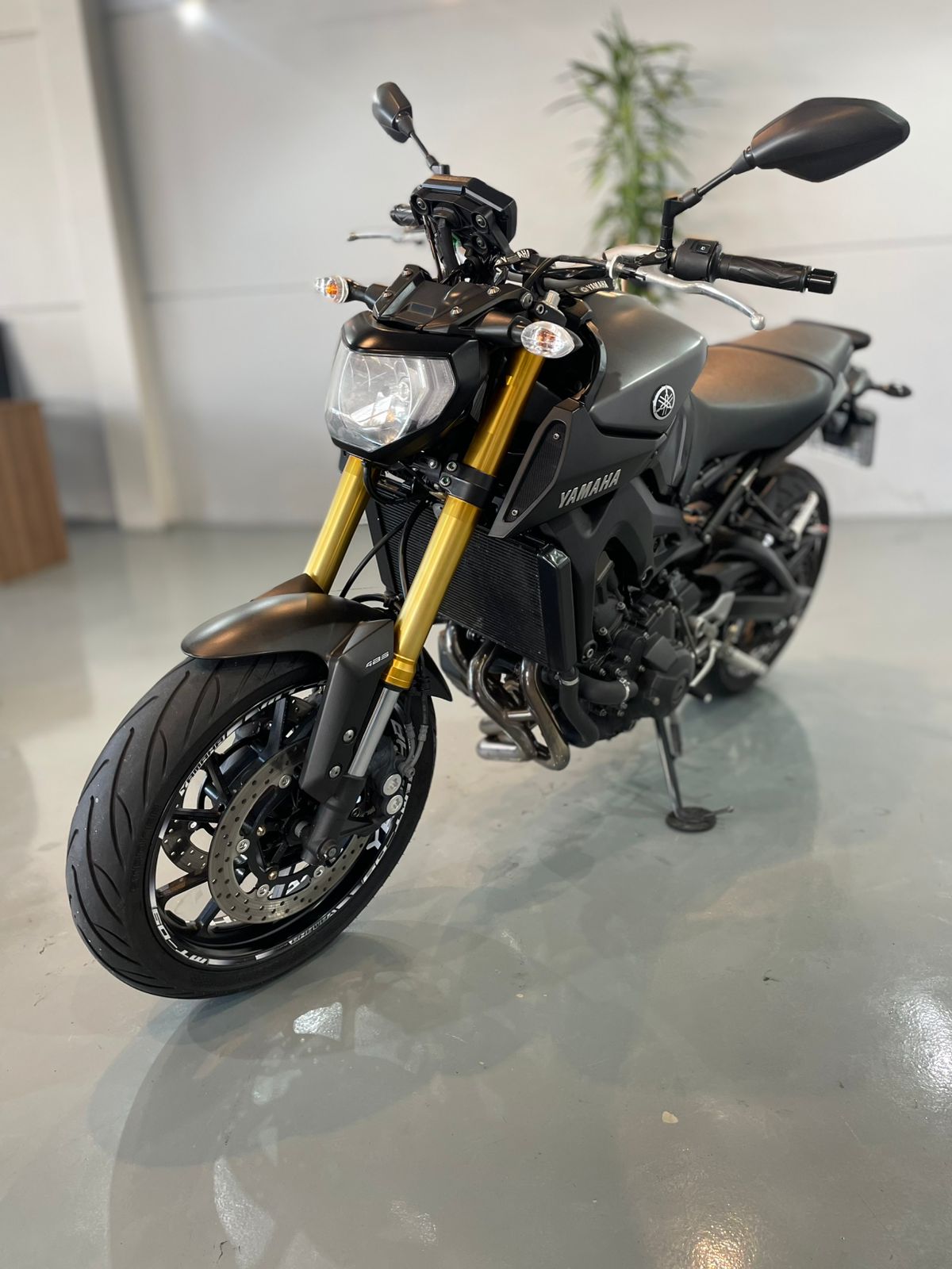 YAMAHA MT-09 
