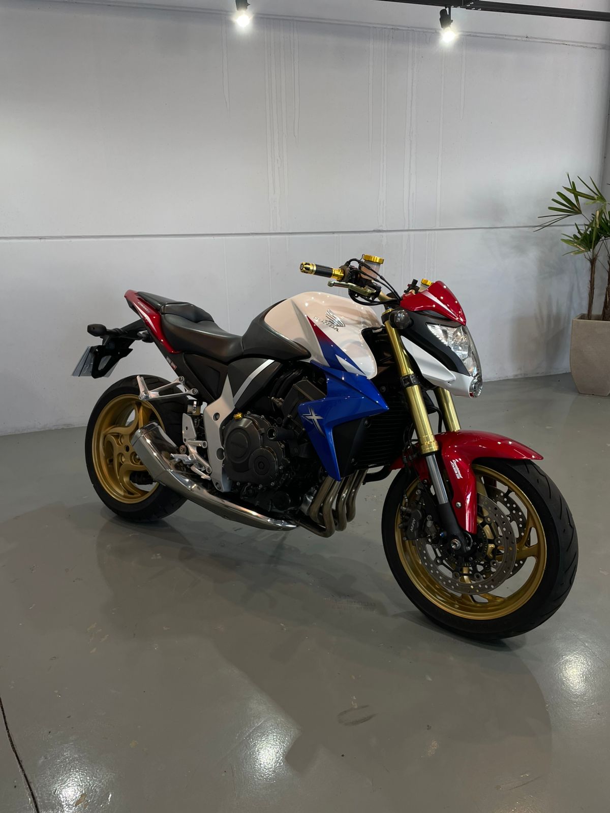 Honda CB1000R Capitão América