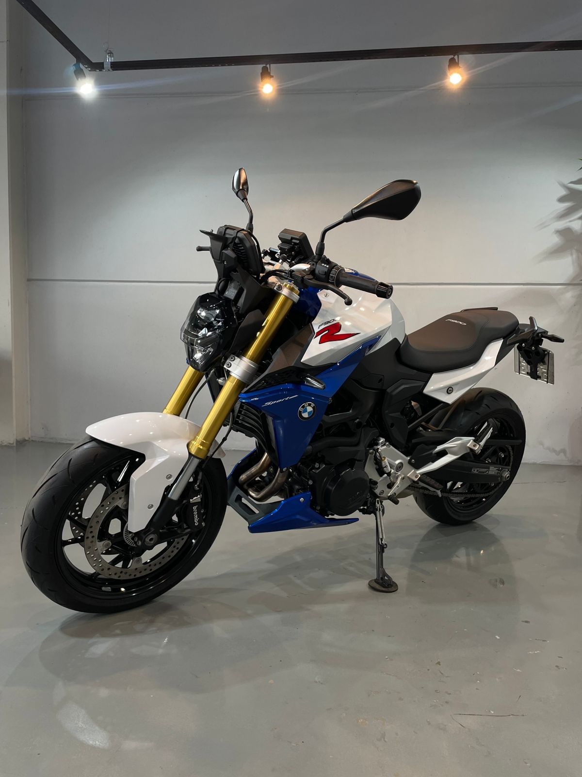  BMW F900 R Sport Plus – 2024