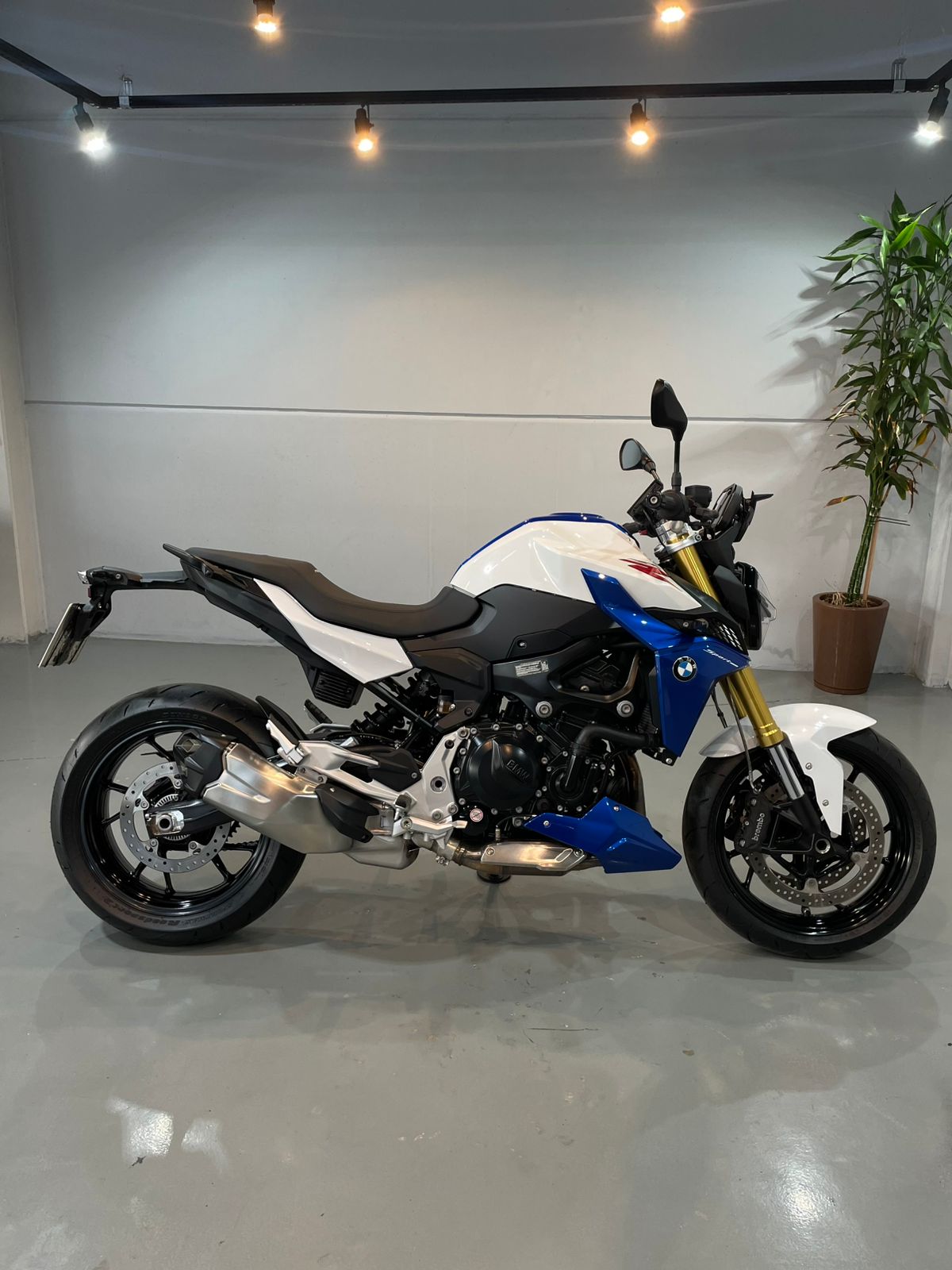  BMW F900 R Sport Plus – 2024