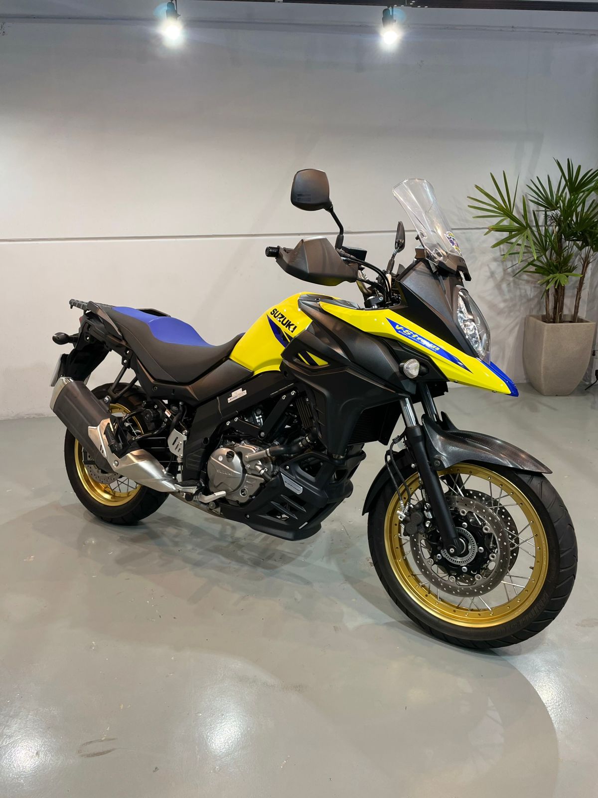 SUZUKI V-STROM 650 XT – 2025