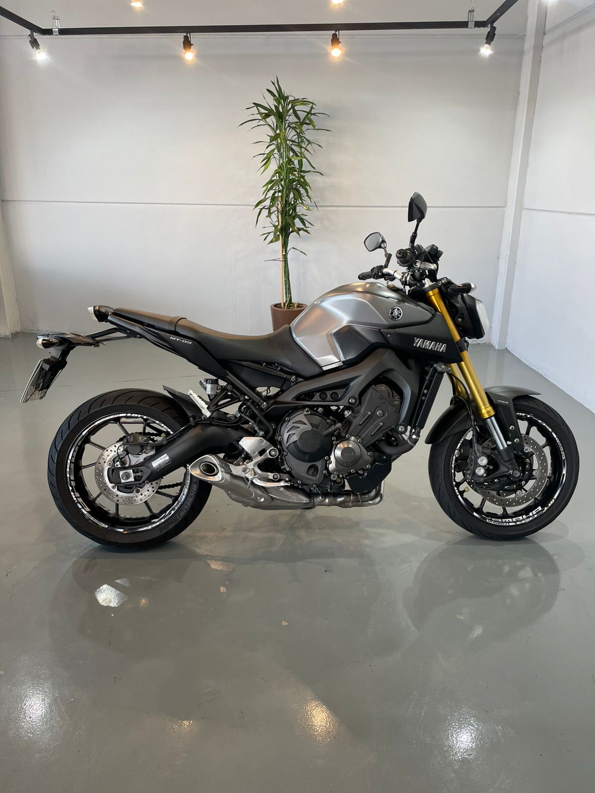 YAMAHA MT-09 