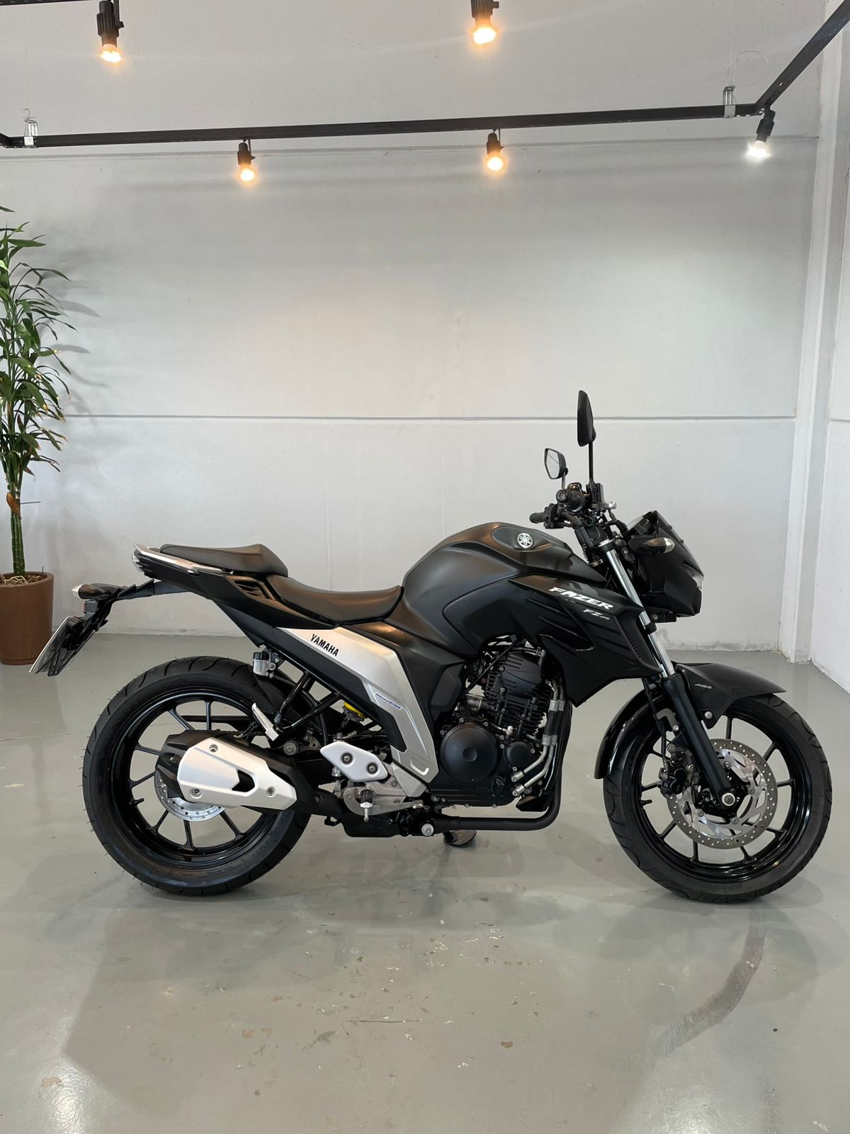 Moto Yamaha FZ25 Fazer 250 