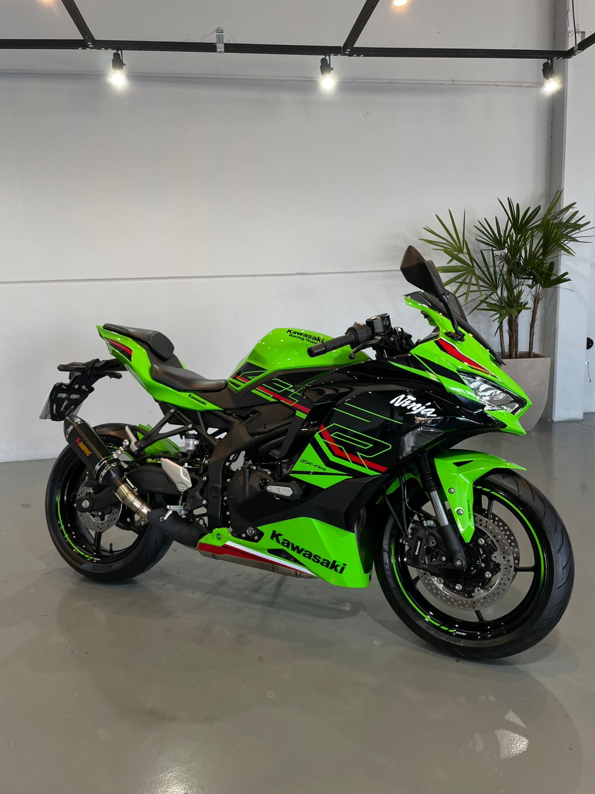 KAWASAKI ZX-4R (4 cilindros) – 2024