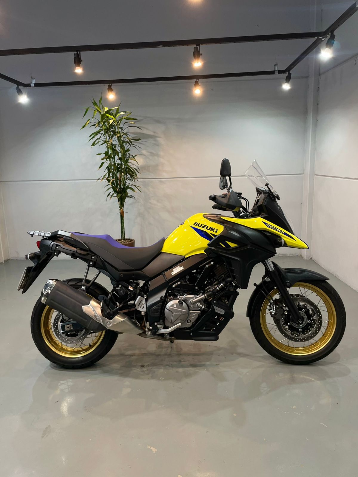 SUZUKI V-STROM 650 XT – 2025