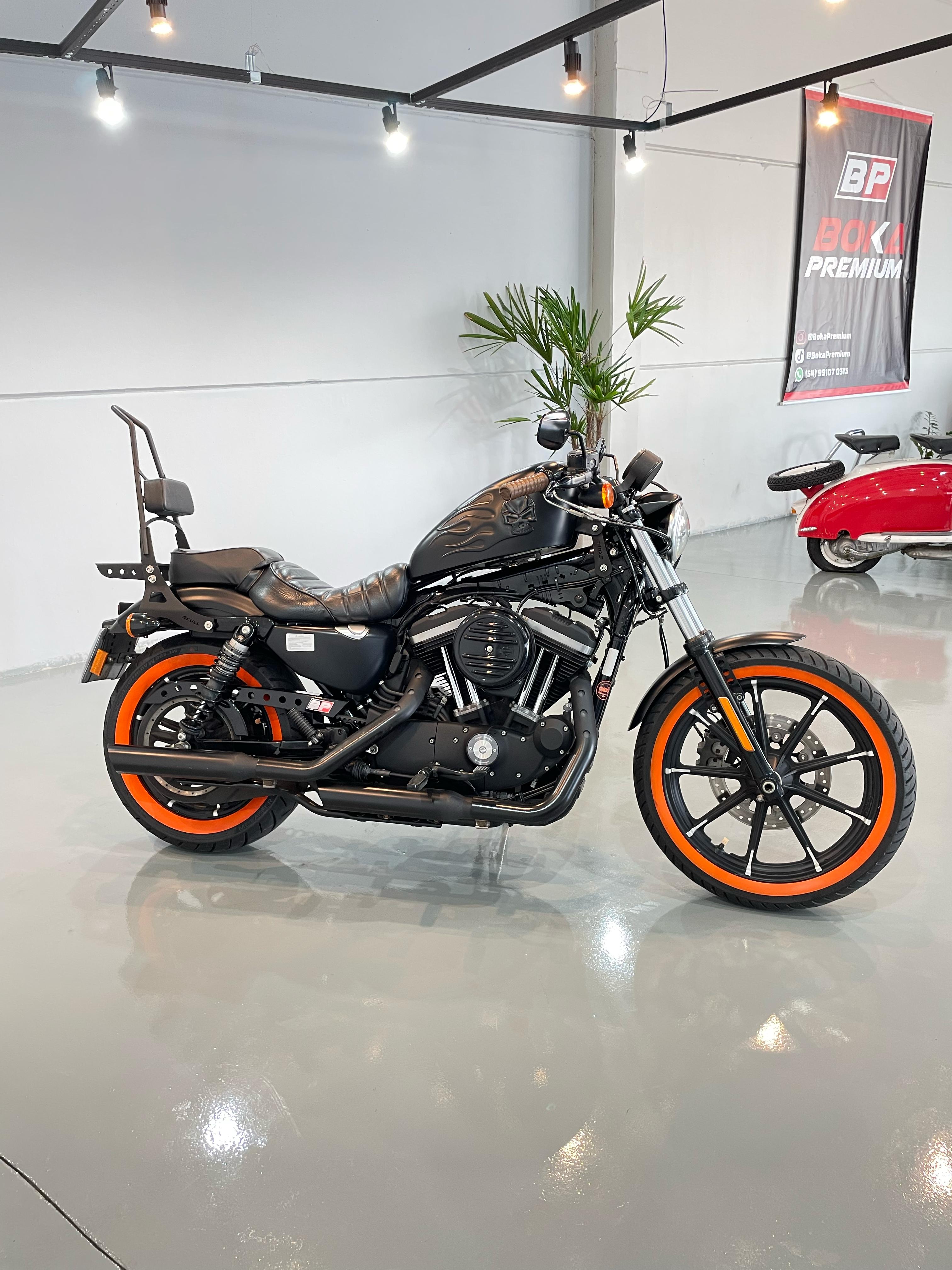 HARLEY DAVIDSON  883 IRON