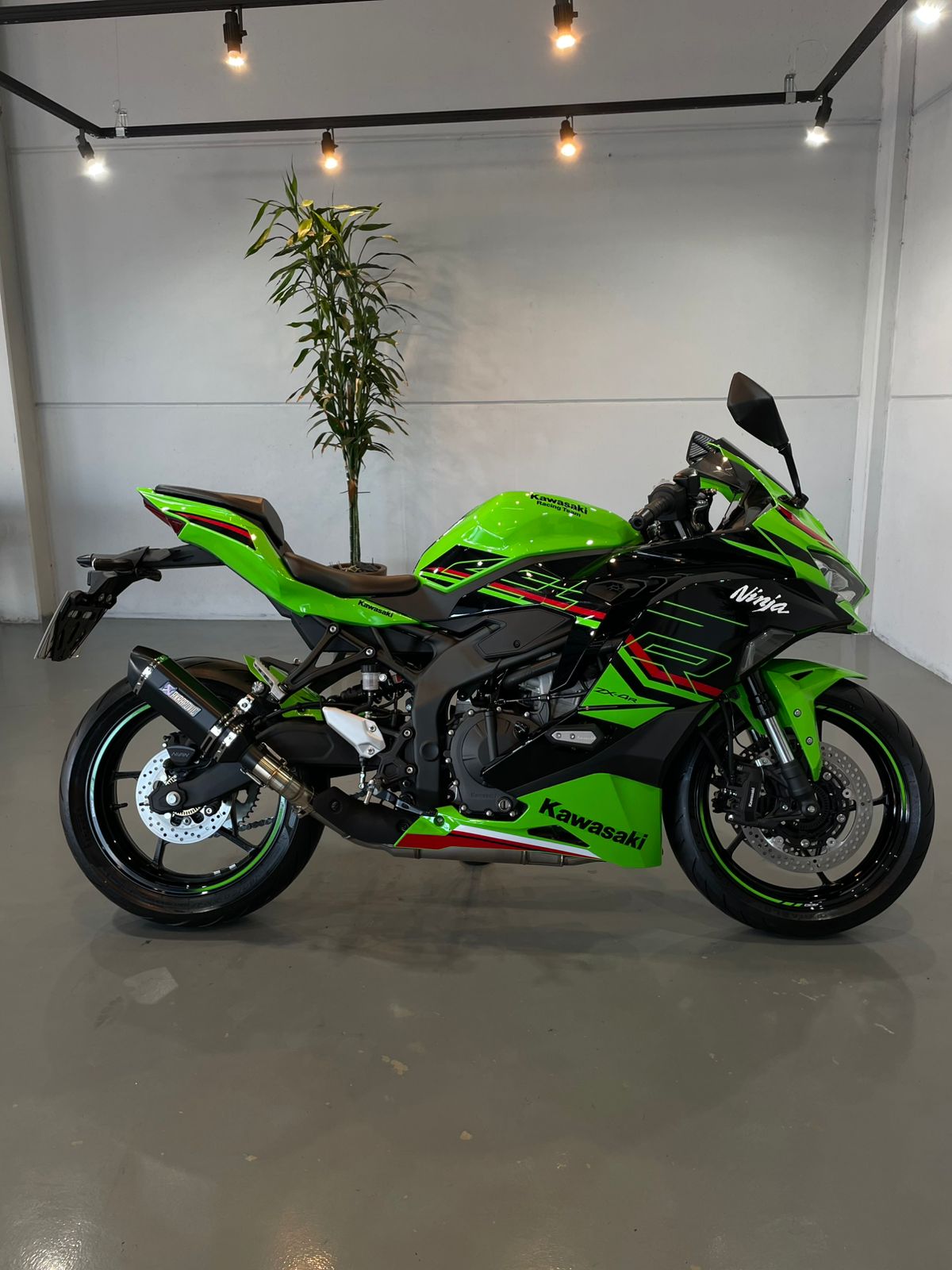 KAWASAKI ZX-4R (4 cilindros) – 2024