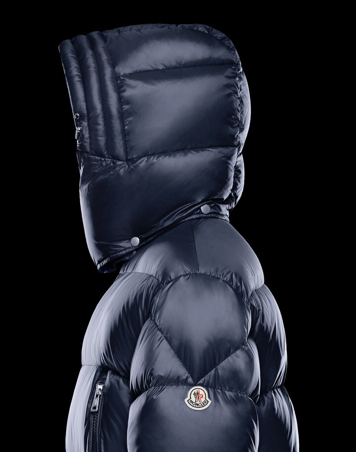Moncler Piumino corto con cappuccio Couyere.