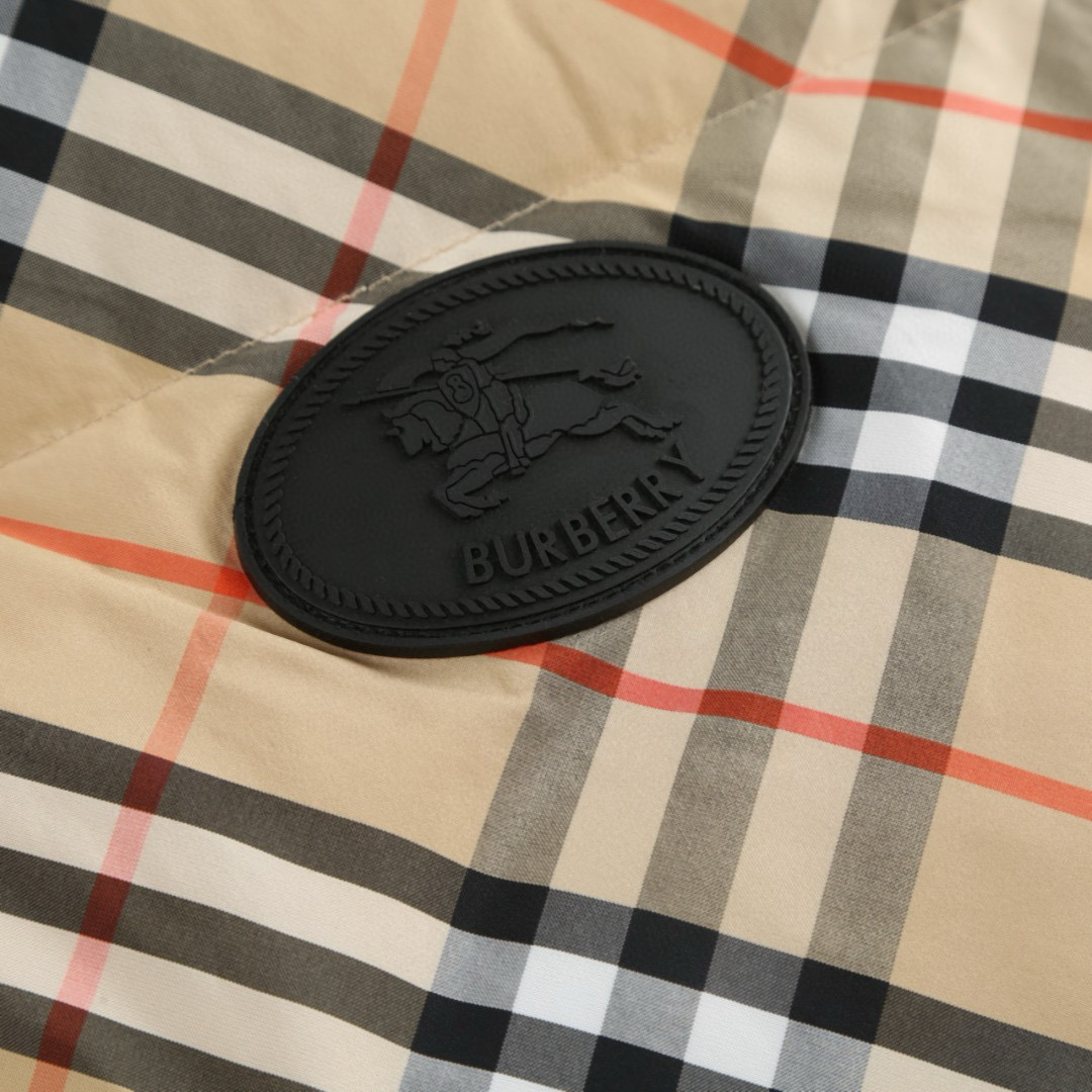 Burberry  smanicato check quilted vest