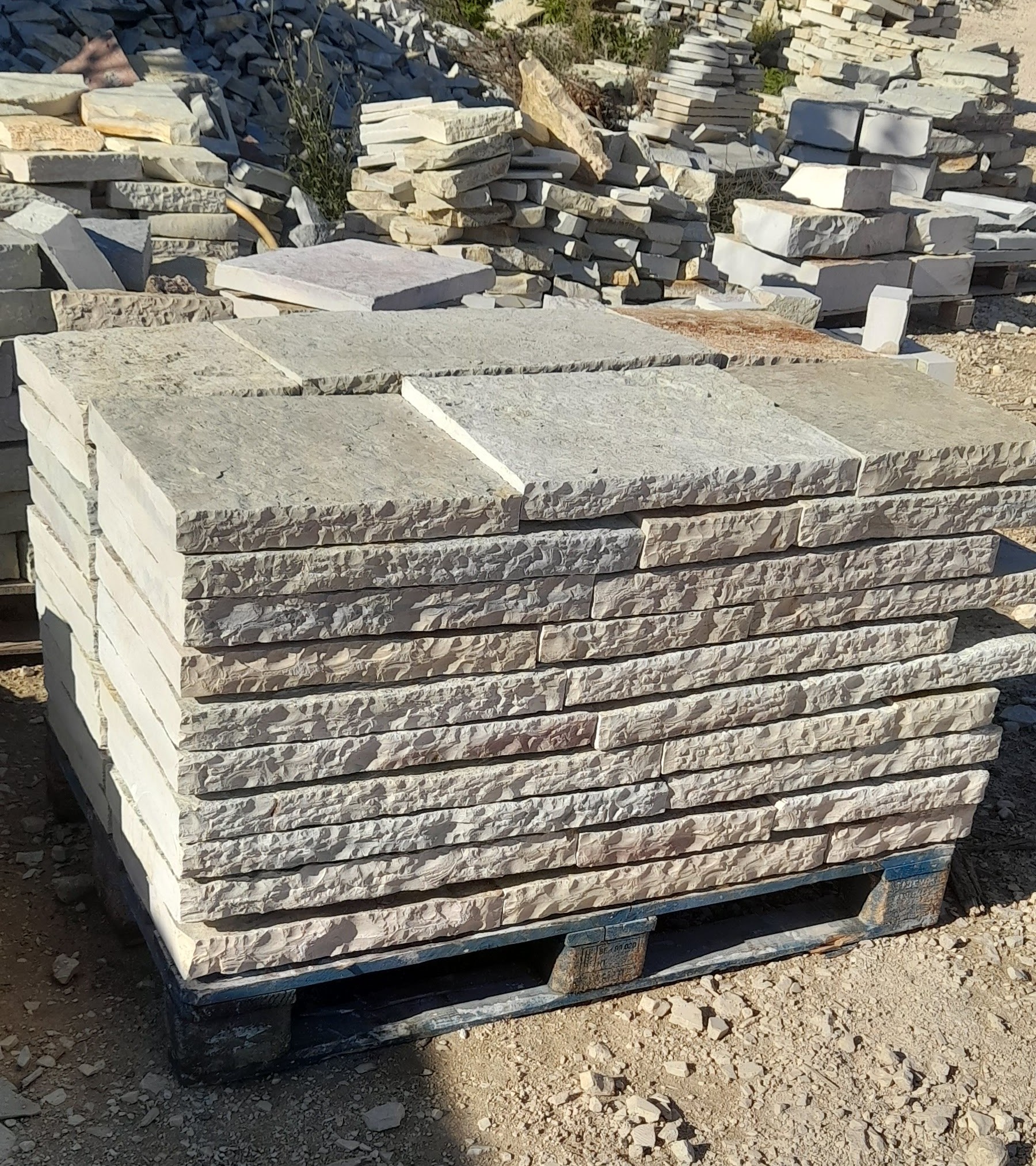 Kapak e Verdhe, Faqja e Skalitur