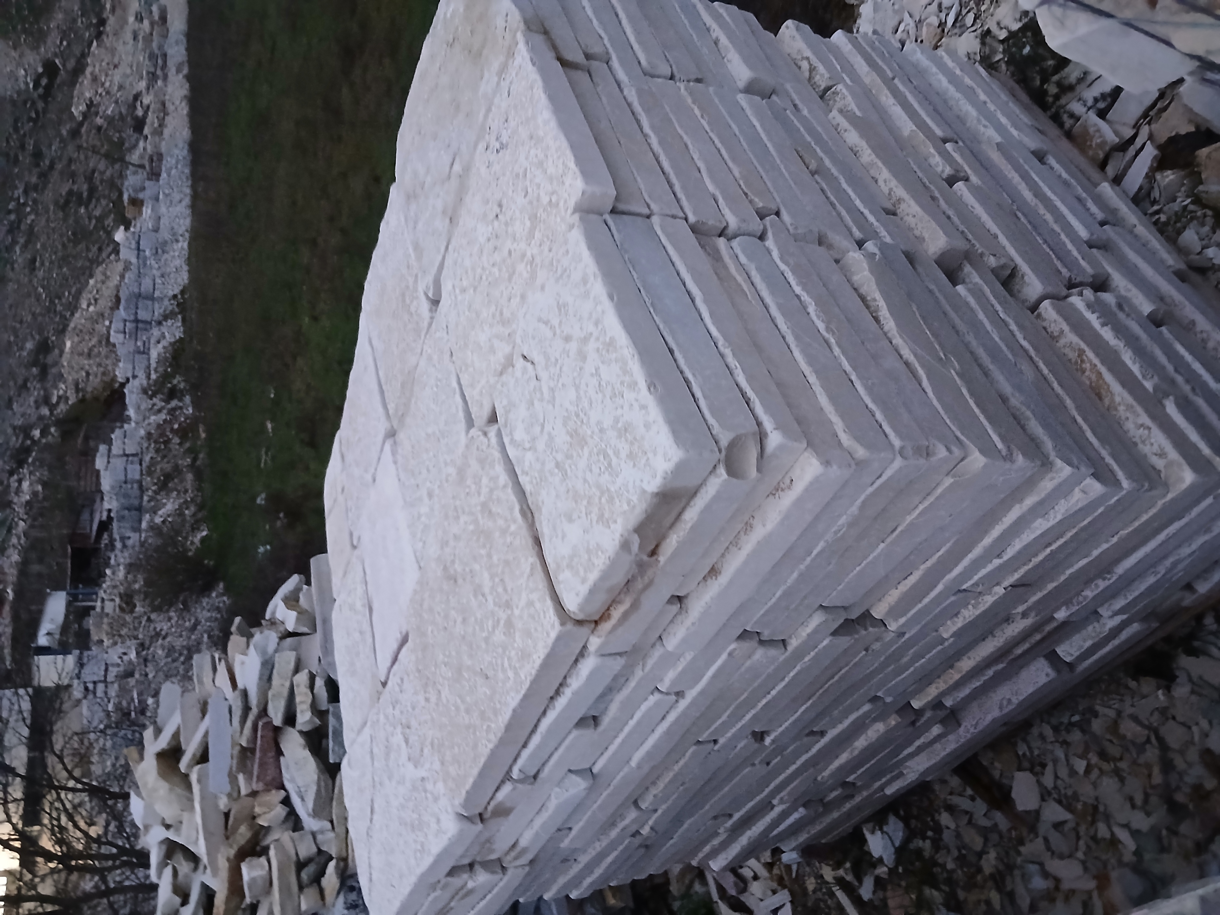 Pllakë e Verdhë e Skuadruar e Larë Tipi B