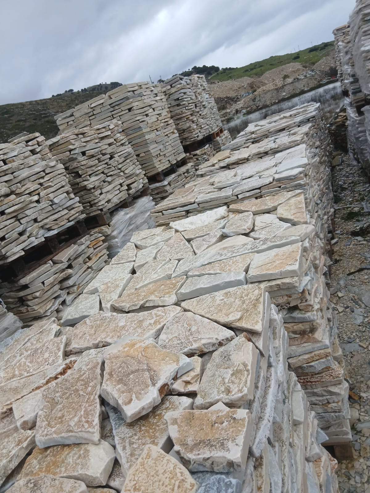 Gjirokastra Yellow Flagstone – Tumbled Finish Type B