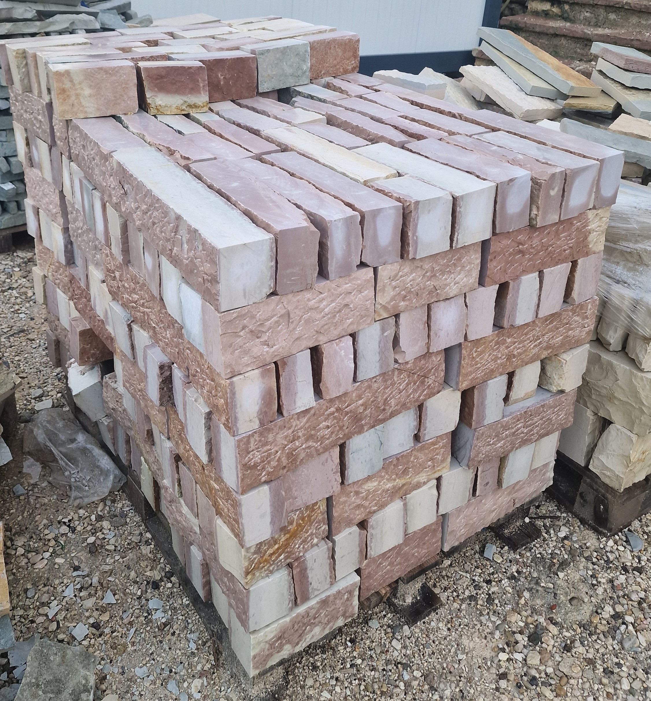 Gur i Kuq, i Prerë, i Skalitur