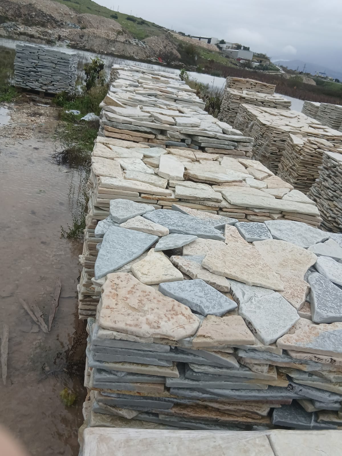 Gjirokastra Yellow Flagstone – Tumbled Finish Type B