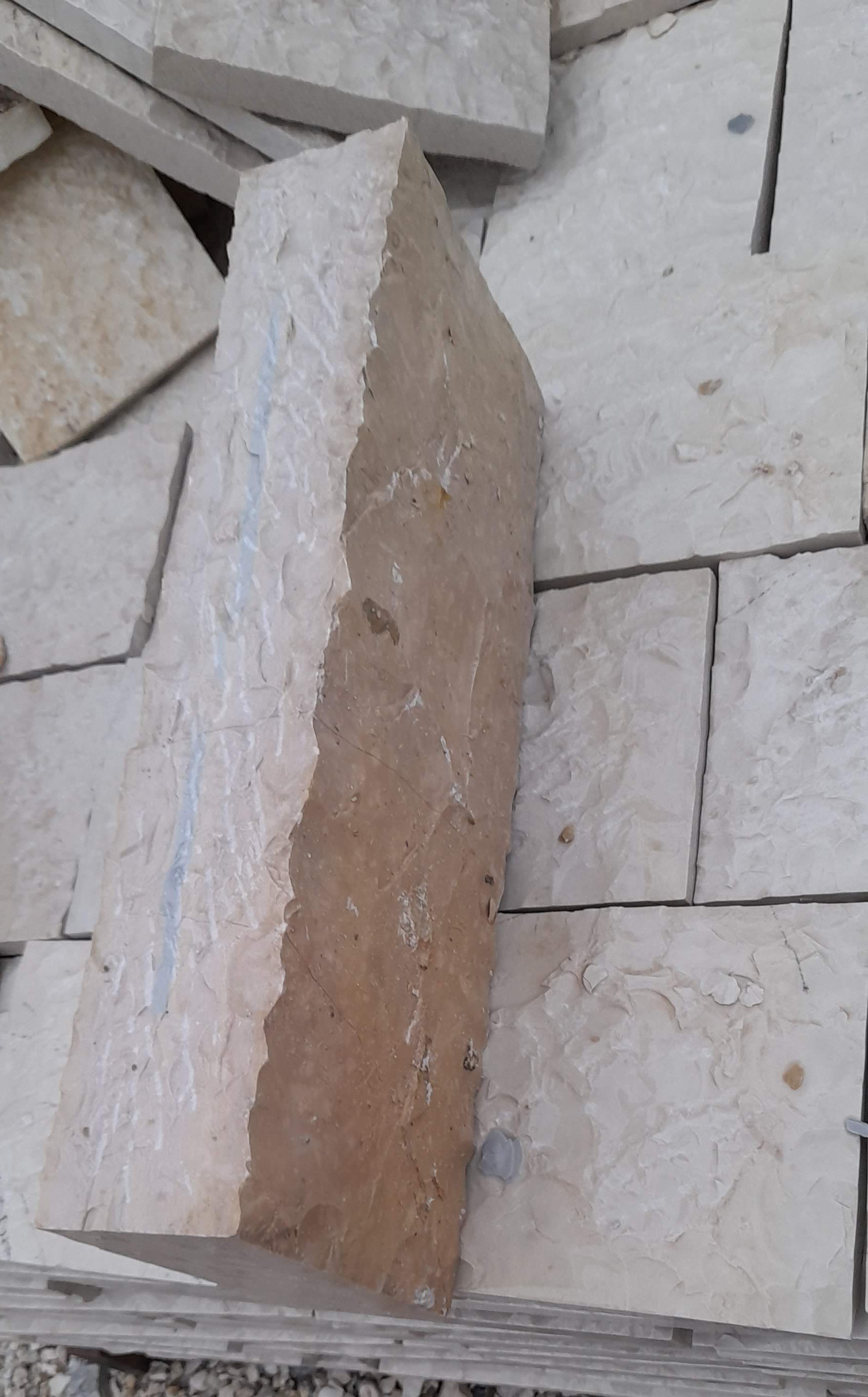 Gur i Kuq, i Prerë, i Skalitur