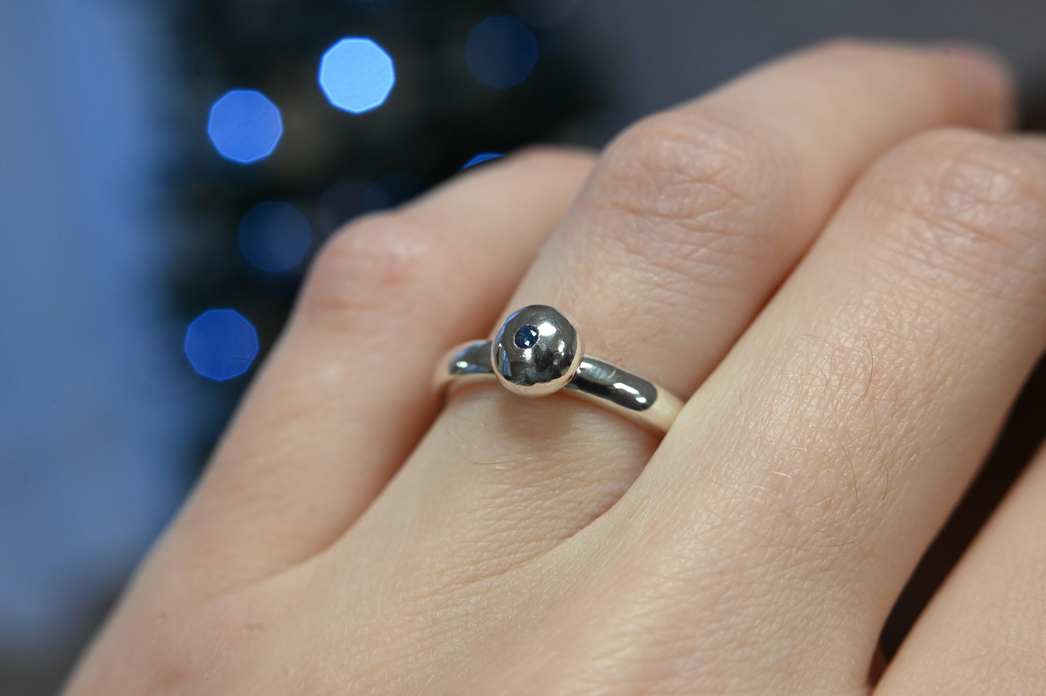 Žiedas su burbulu ir safyru