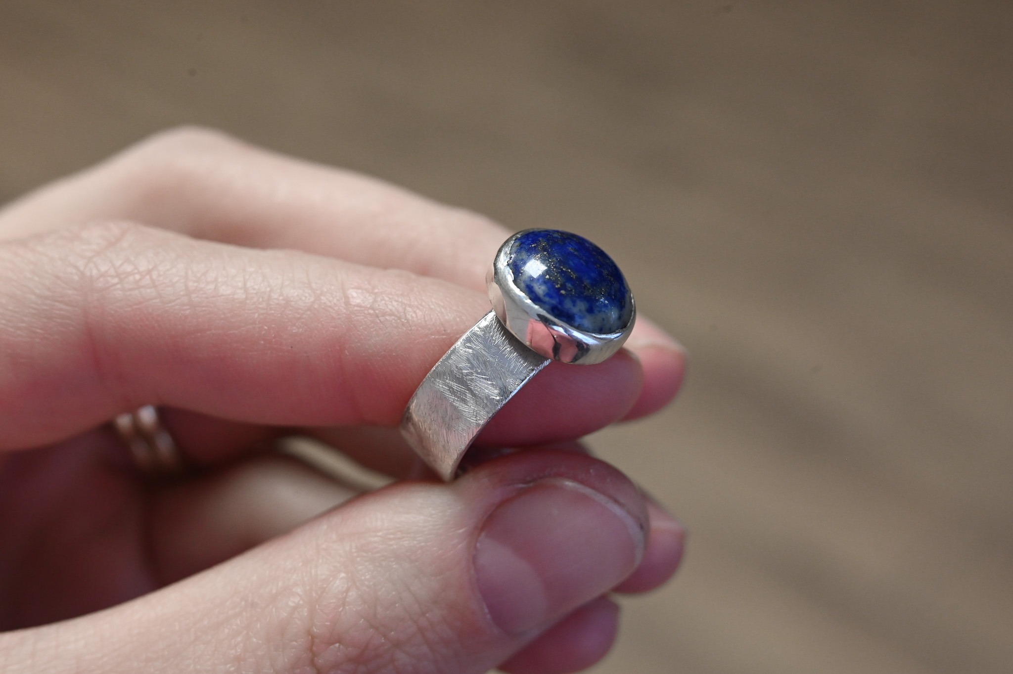 Žiedas su lazuritu (dydis 16.7)