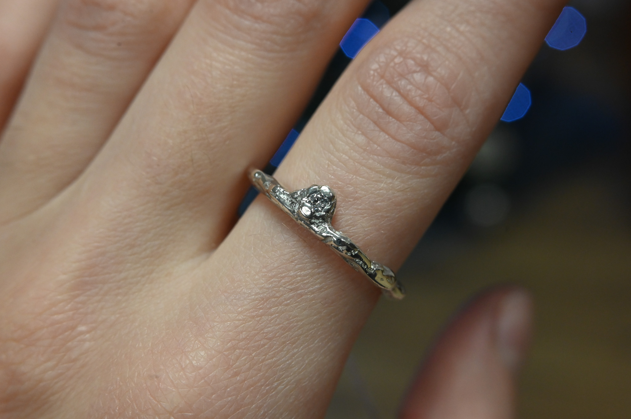 Nelygus žiedas su kūb. cirkoniu