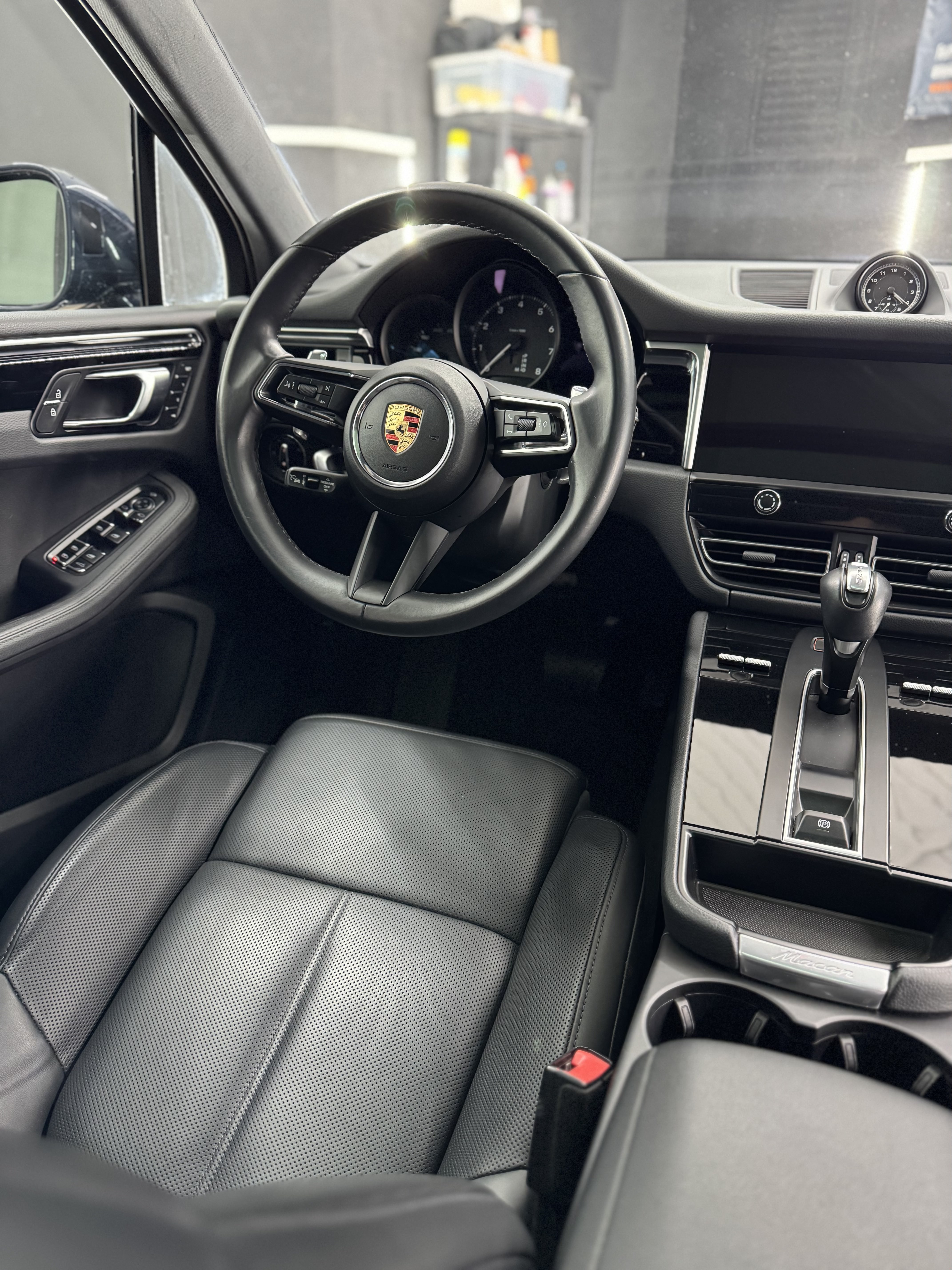 Sausas salono valymas