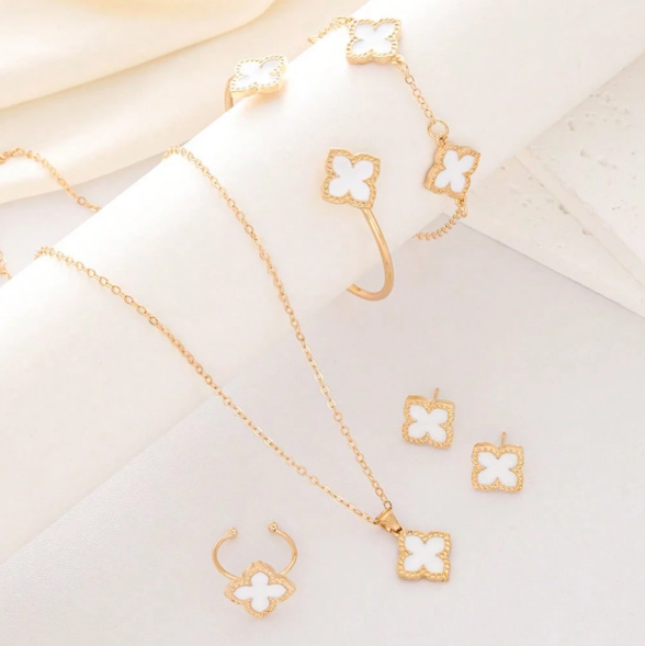 Gold Clover Jewelry Set