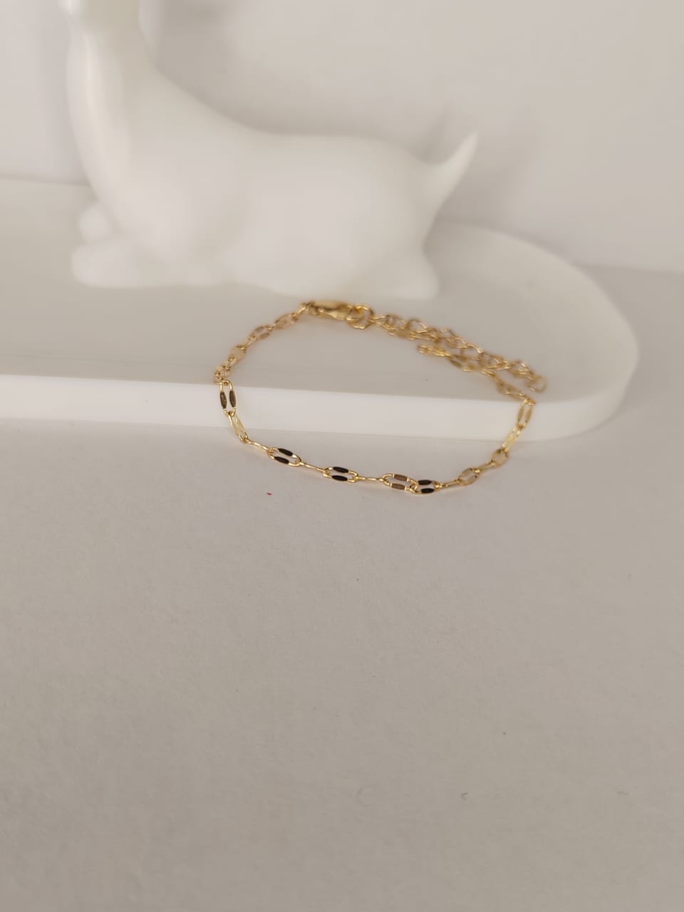 Elegant Gold Chain Bracelet