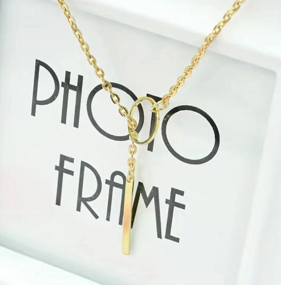 Elegant Gold Pendant Necklace