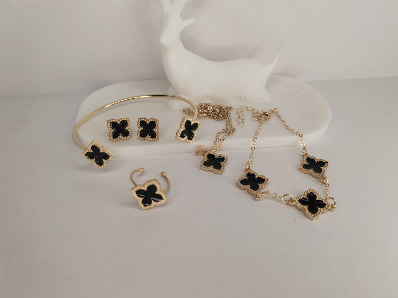 Elegant Gold-Plated  Clover Jewelry Set