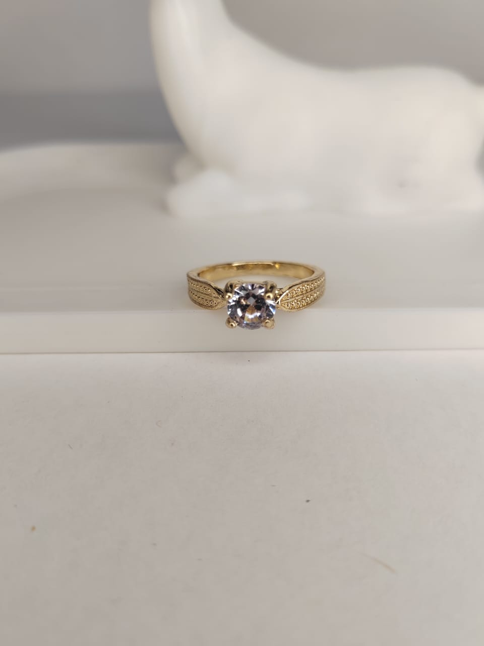 Elegant Gold Ring with Solitaire Stone