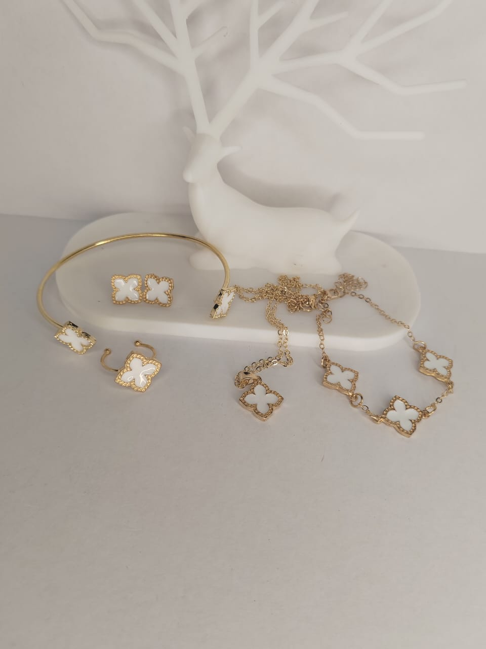 Elegant Gold-Plated  Clover Jewelry Set