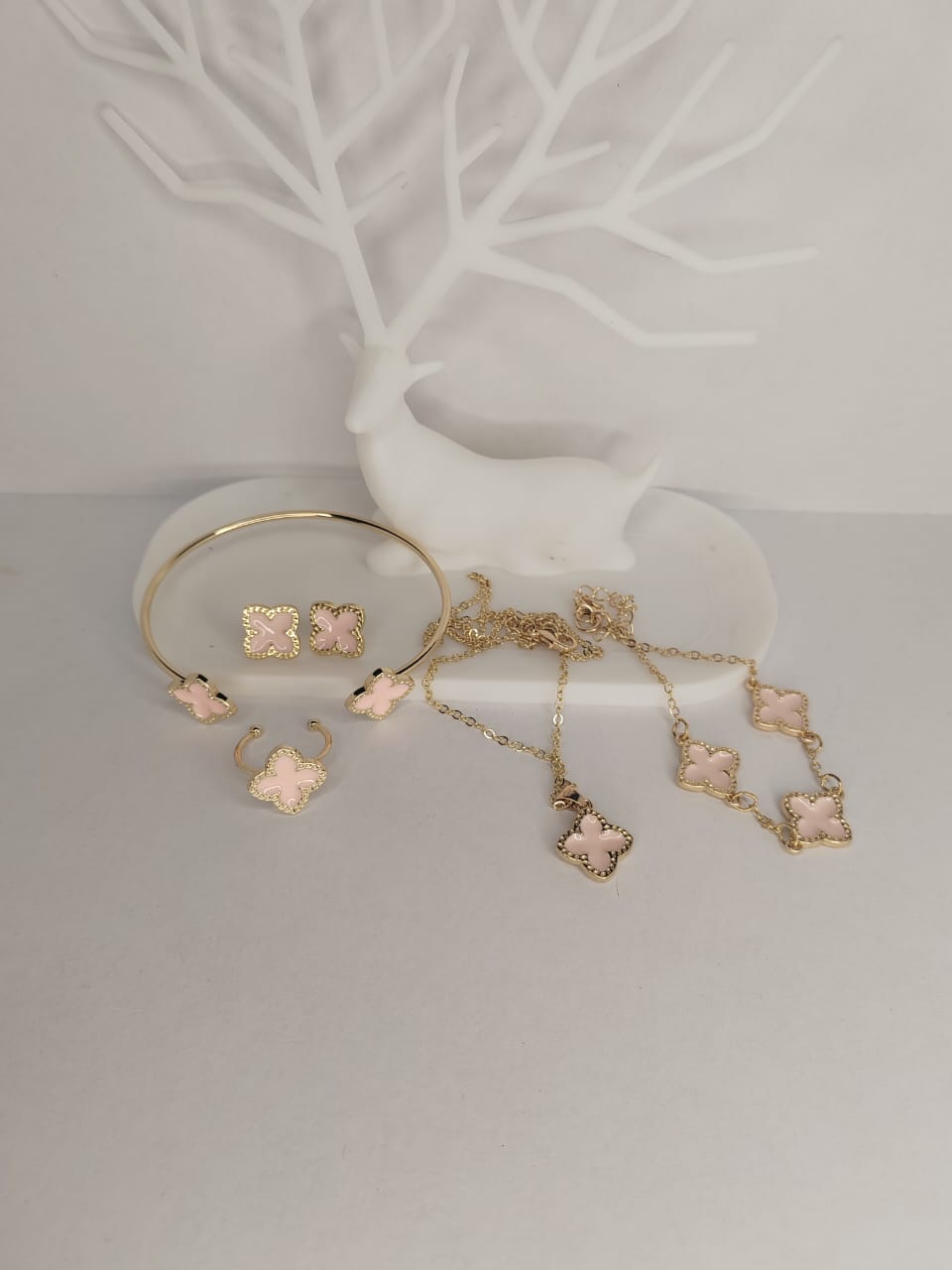 Elegant Gold-Plated  Clover Jewelry Set