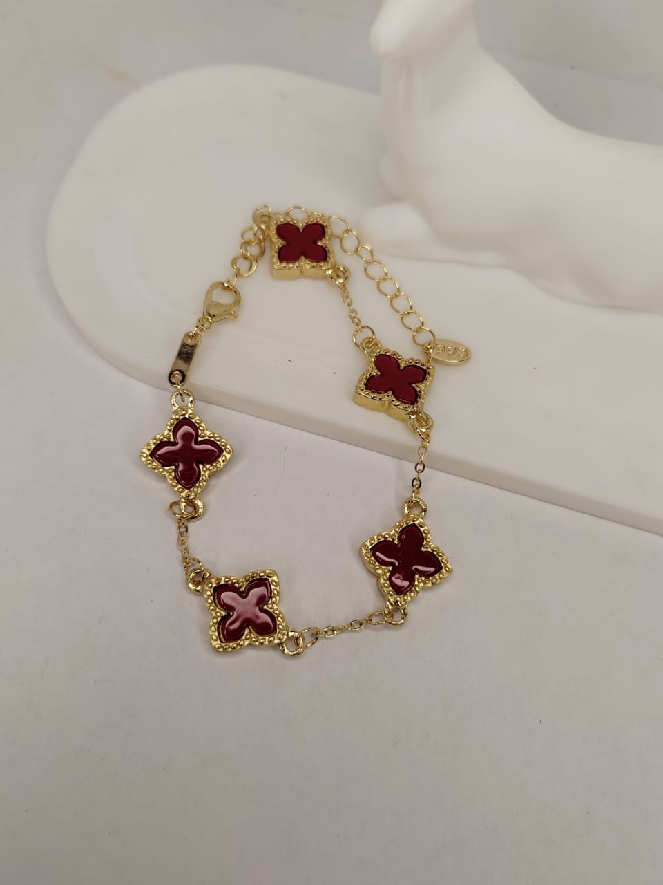 Elegant Clover Bracelet