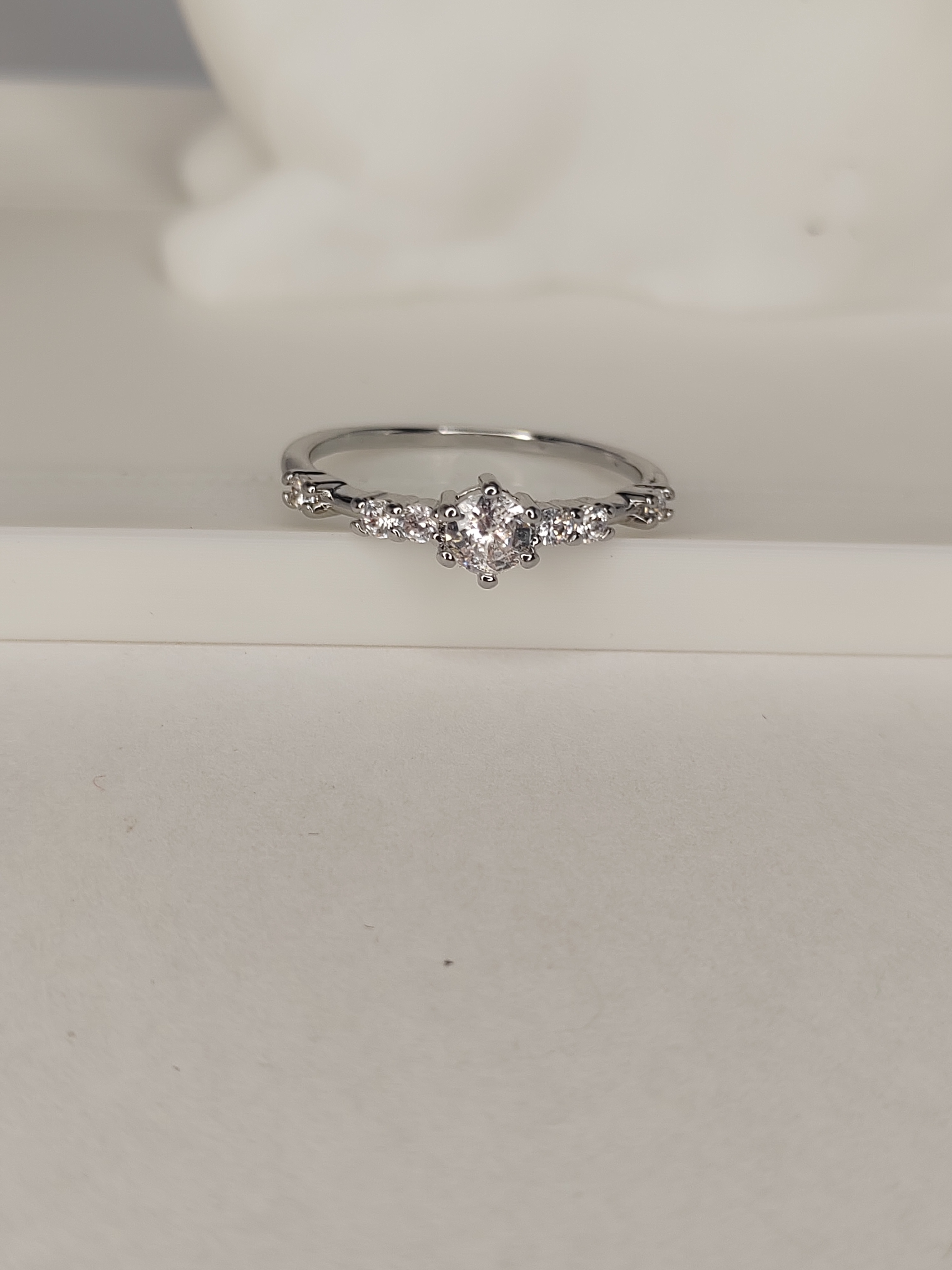 Elegant diamond ring