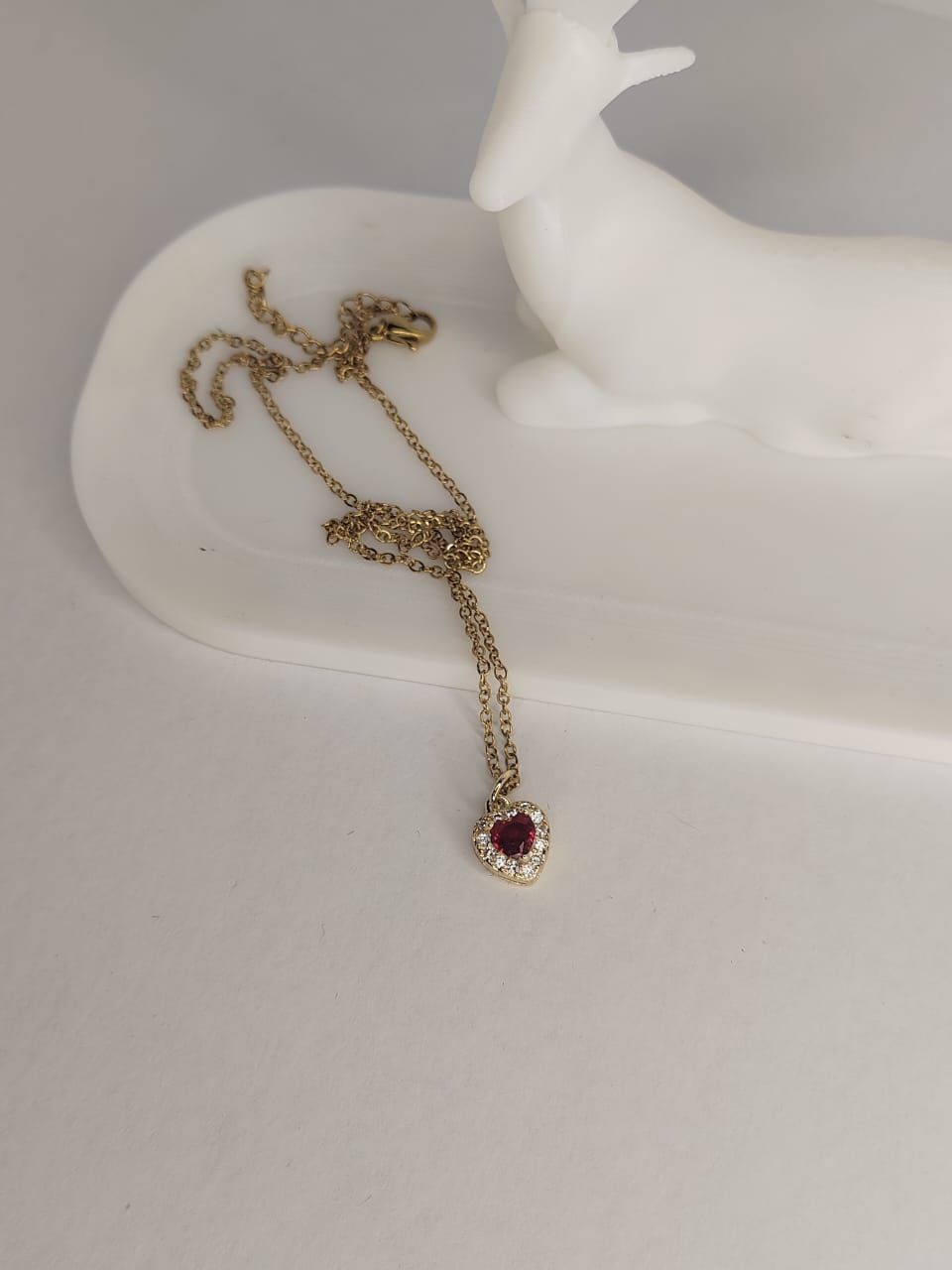 Elegant Gold Necklace with Ruby Pendant