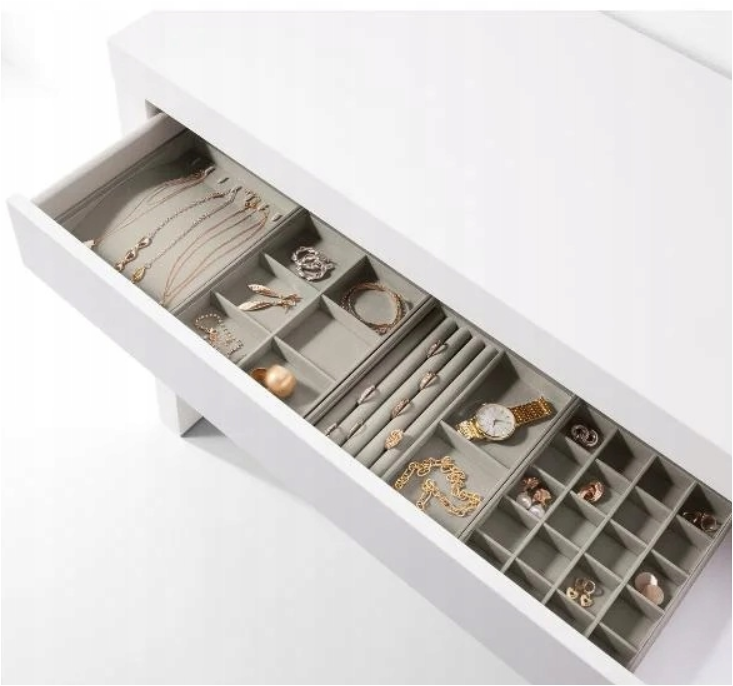 Velvet jewelry box for necklaces and bracelets with 7 hooks