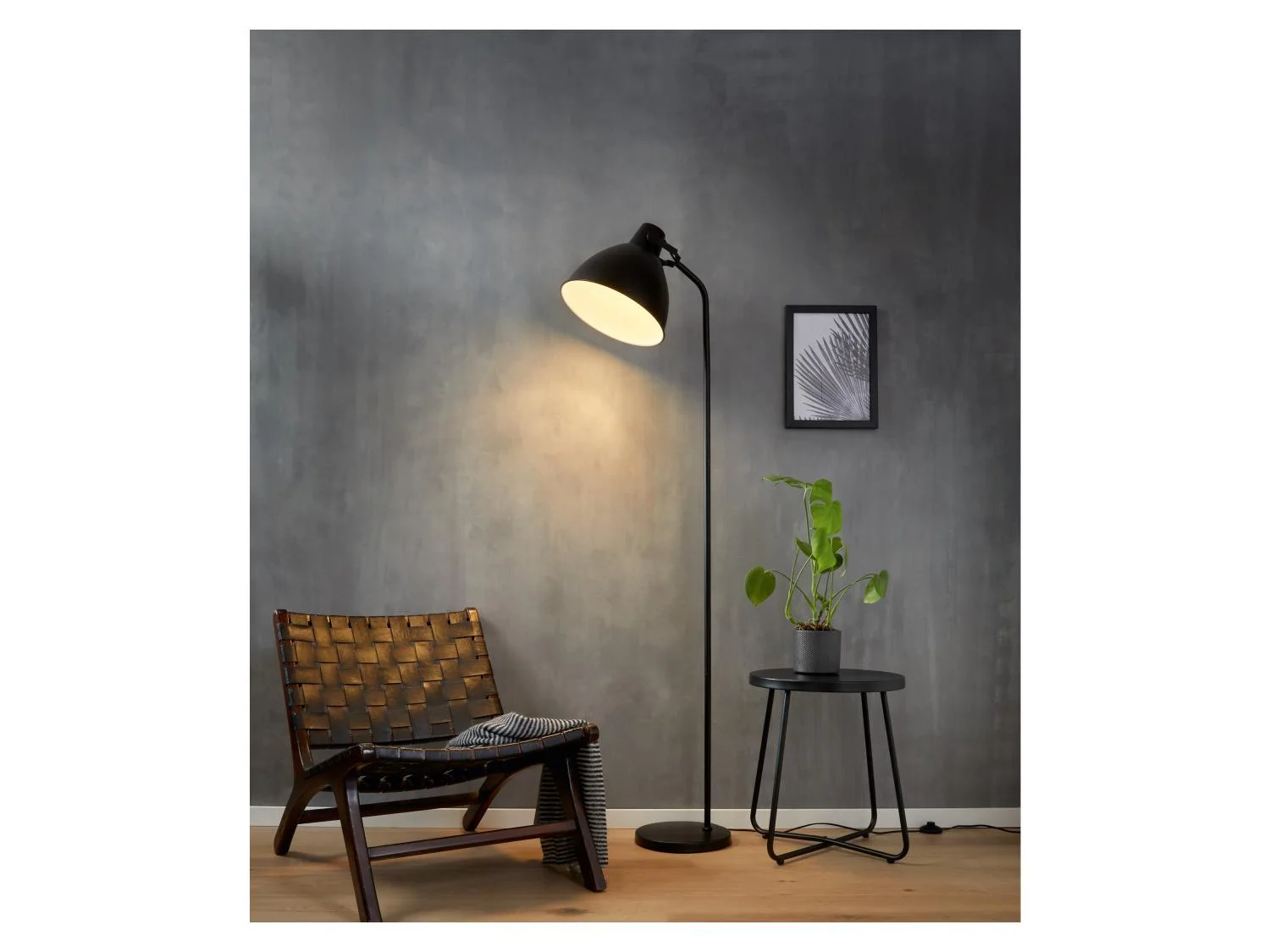 LED floor lamp with adjustable shade