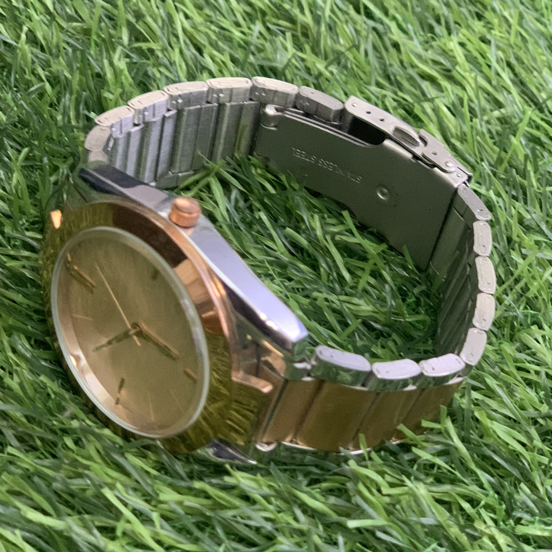 Elegant Two-Tone Wristwatch