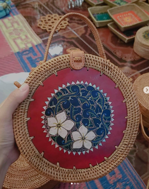 Tas Rotan Motif Batik