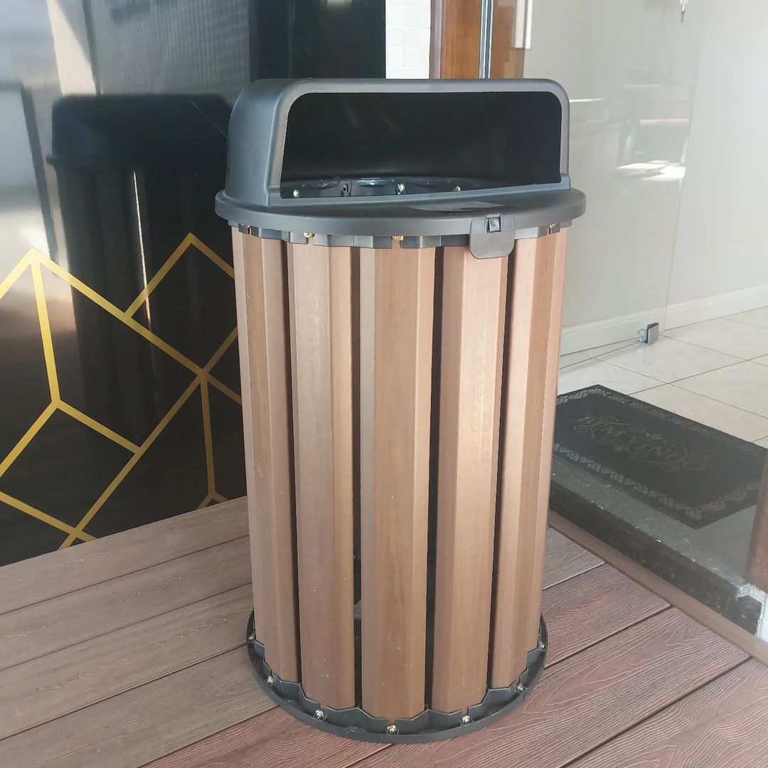 Lixeira 70cm 94litros