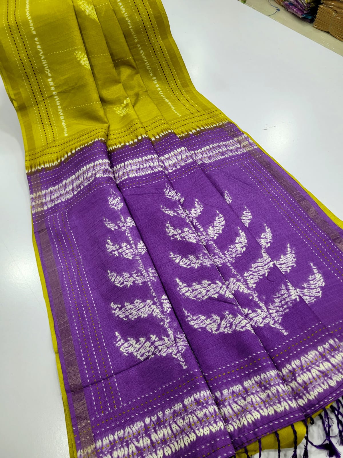 Ice Cream Semi Tassur Light Green Dual Tone Body with Woven Leaf Motif & Contrast Rich Pallu