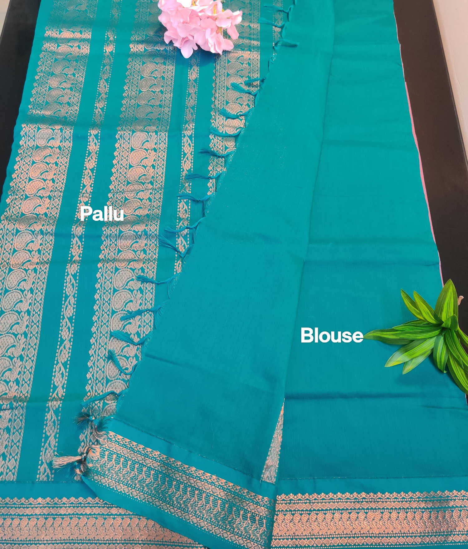 Maheshwari Silk Cotton Saree – Elegant Dual-Tone Body with Rich Zari Striped Pallu & Classic Border