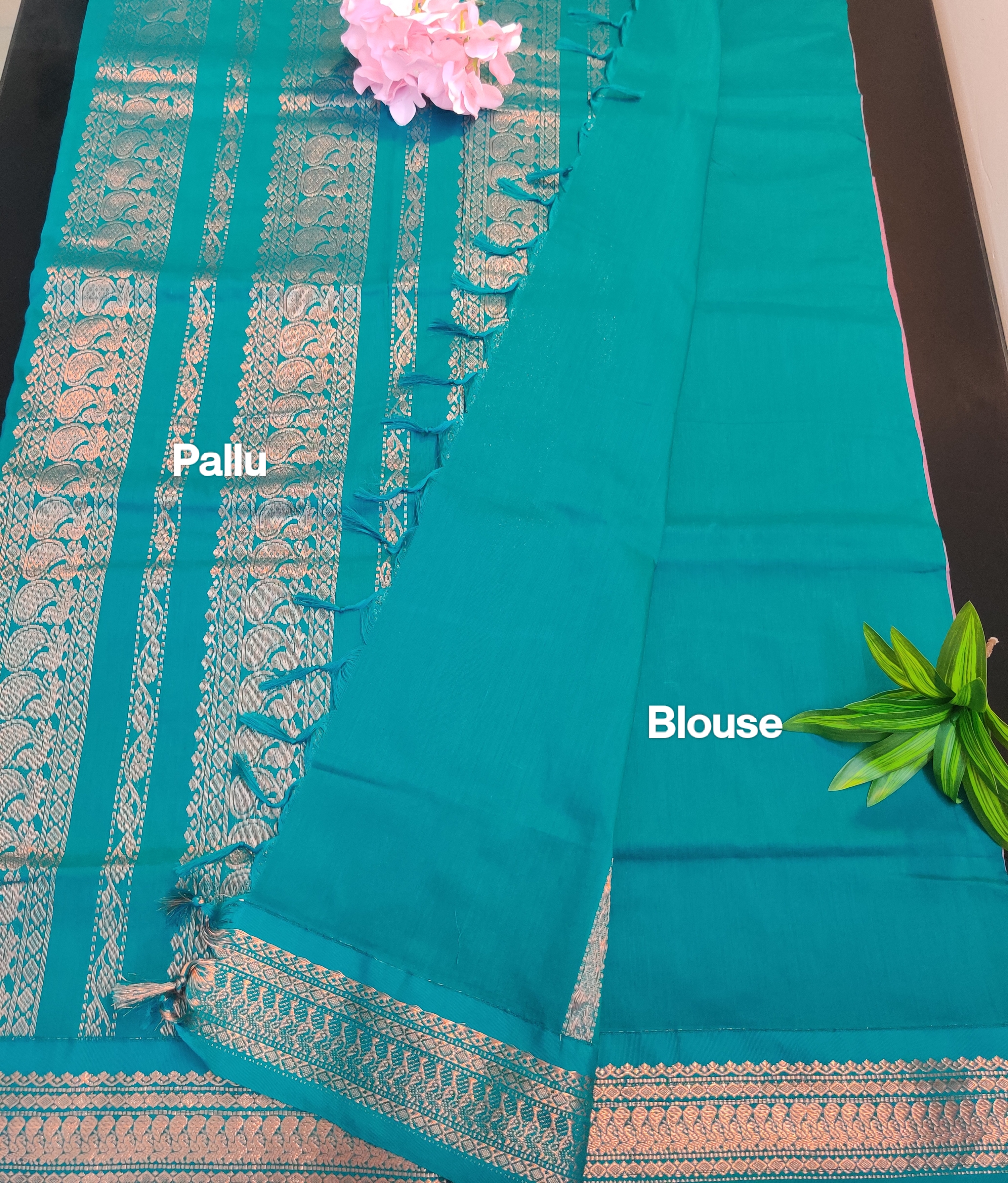 Gadwal Kalyani Cotton Saree – Lavender Body with Teal Green Pallu & Rich Zari Border
