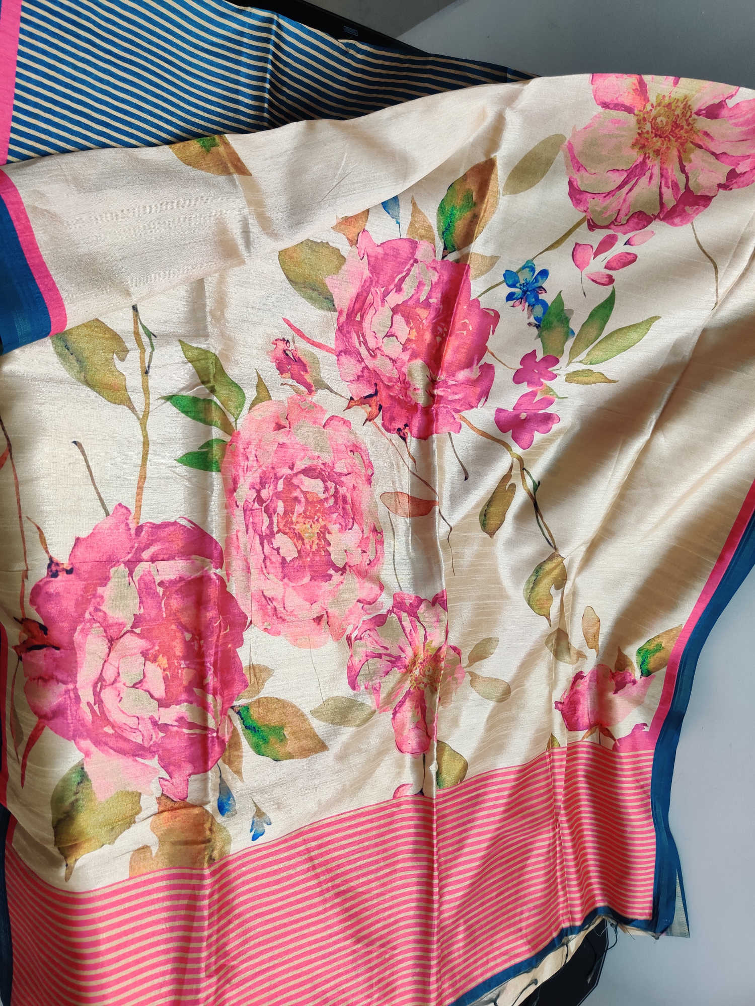 Elegant Floral Digital Print Daily Wear Fancy Saree – Cream Base with Pink Rose Prints