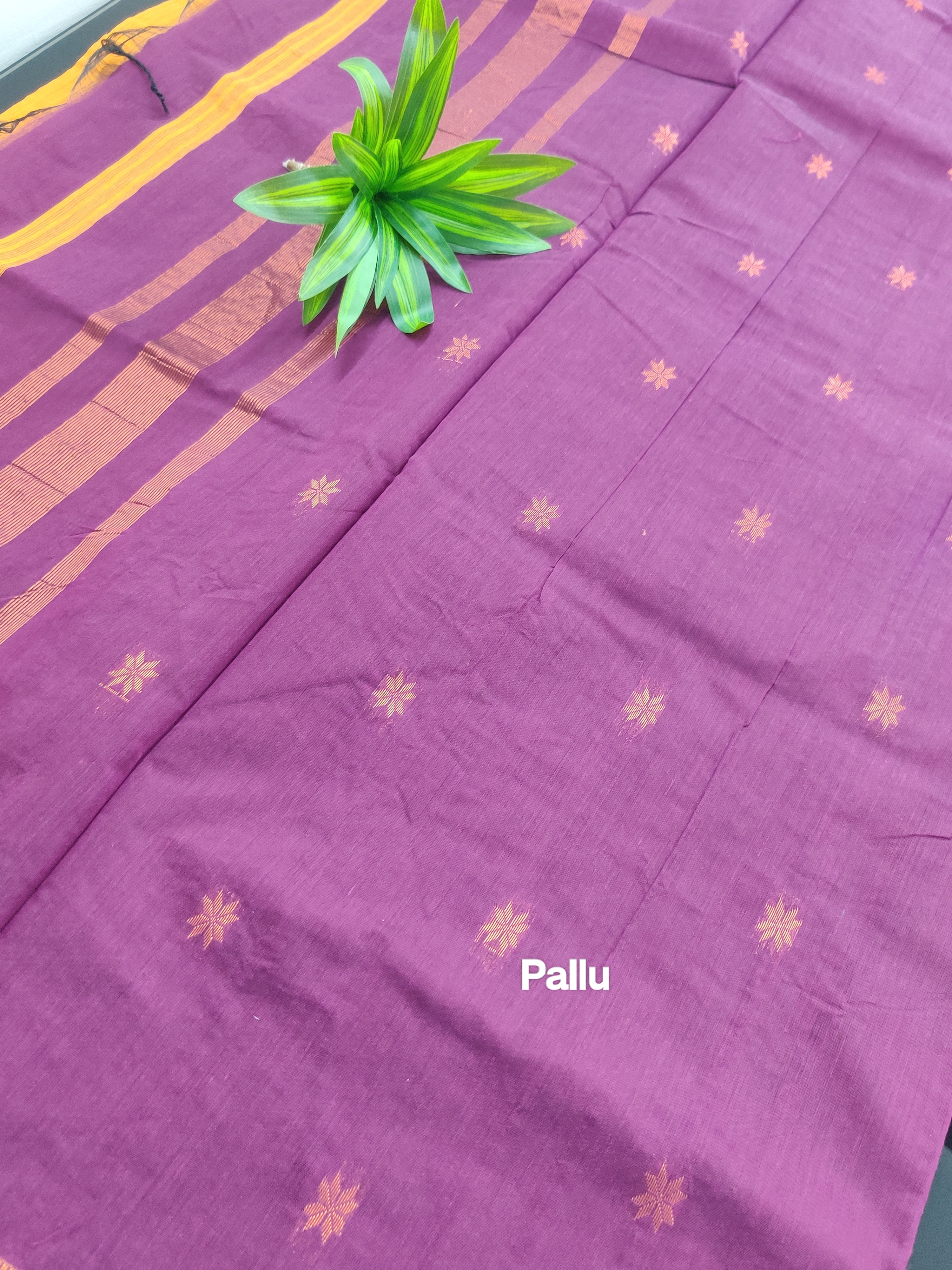 Maheshwari Silk Cotton Saree – Green Body with Purple Pallu & Golden Zari Border