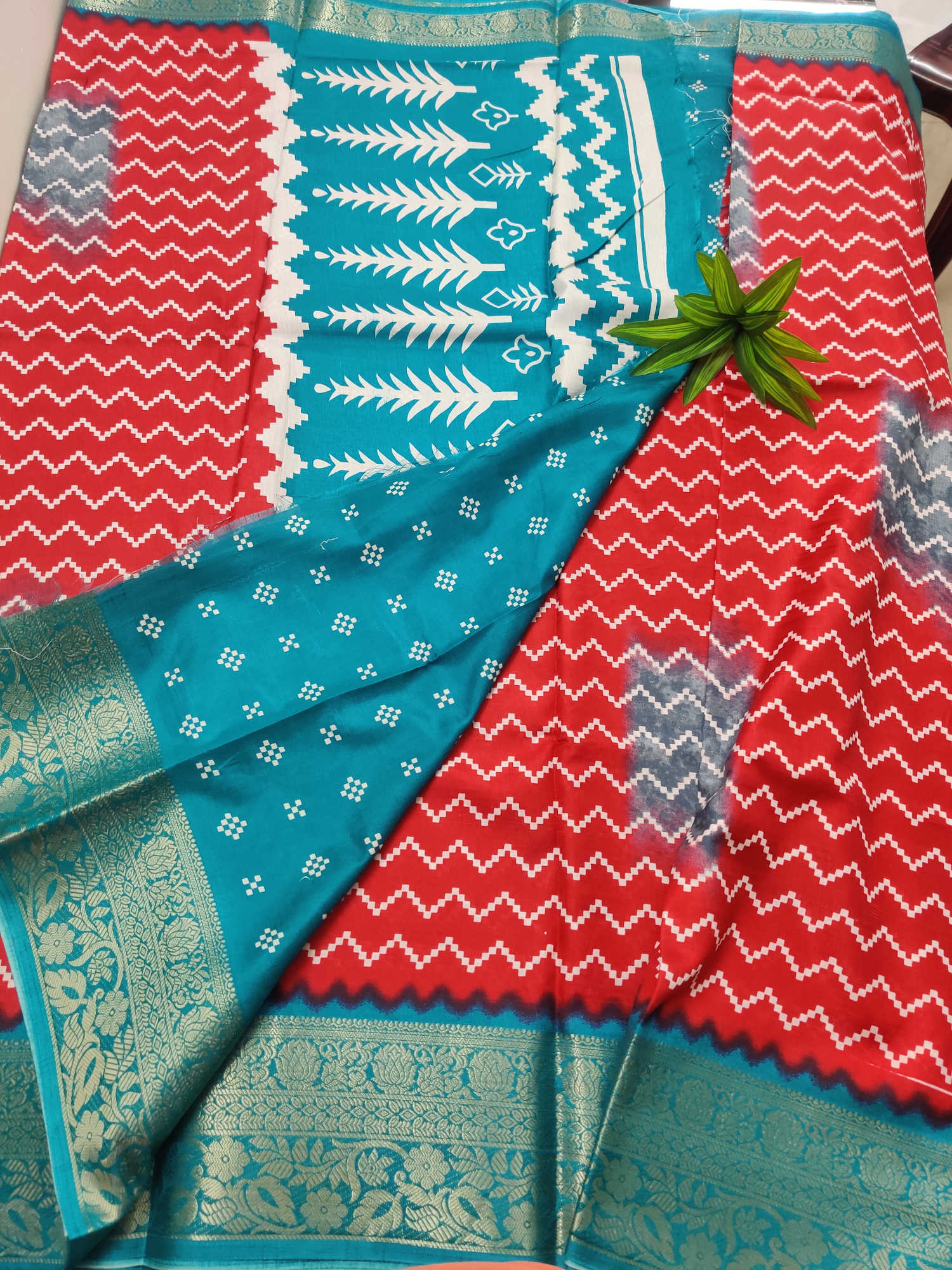 Kaveri Premium Ikat Dola Silk Saree – Soft Weave with Rich Zari Border & Dual-Tone Ikat Body Pattern